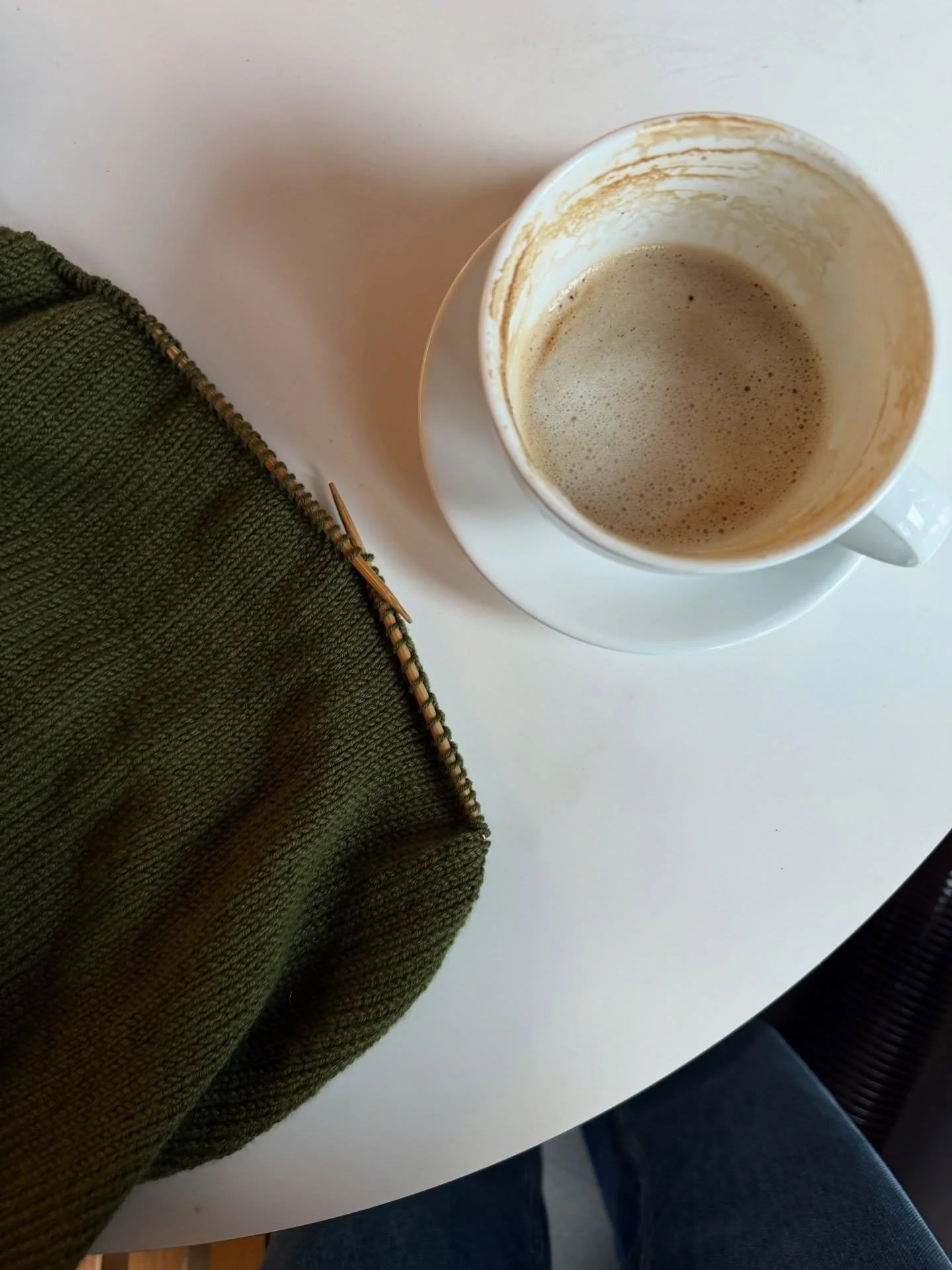 i have green on my mind🌿

mellow in the colour veridis by @ullenyarns is on my needles. 

#knit #knitting #ullenknitwear