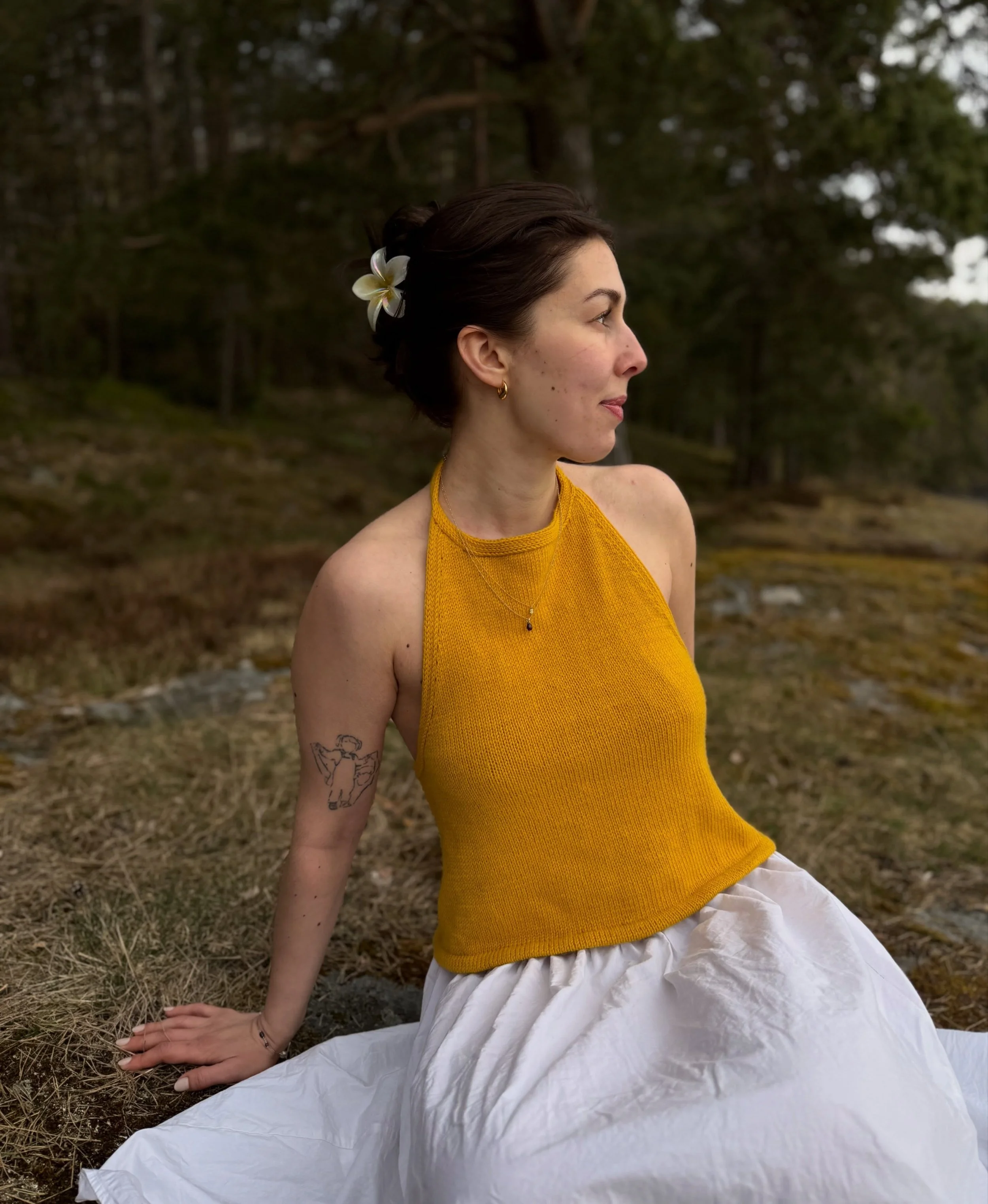 PI&Ntilde;A TOP | RELEASE

pi&ntilde;a top is now out on ravelry and ullenknitwear.com☀️ the top is knitted on 4 mm needles, and features double knitted edges and an open back. 

i had so much fun knitting this and i can&rsquo;t wait to wear it to fe