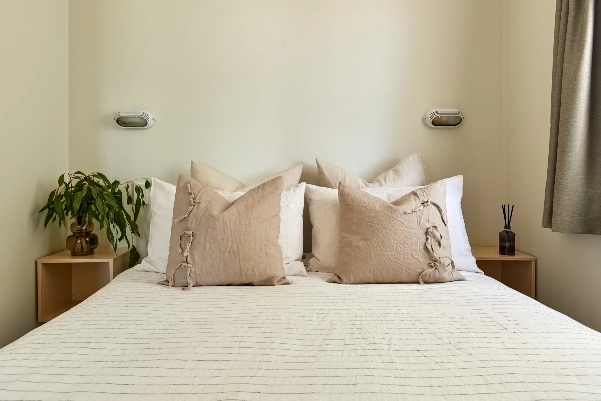 2 Bedroom Ensuite Cabin — Tenterfield Lodge & Caravan Park