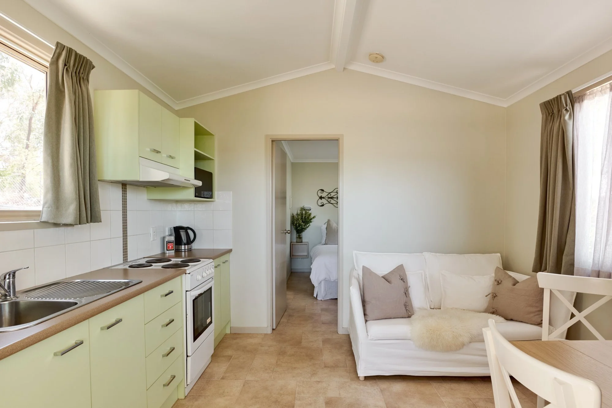 Book a Room — Tenterfield Lodge & Caravan Park