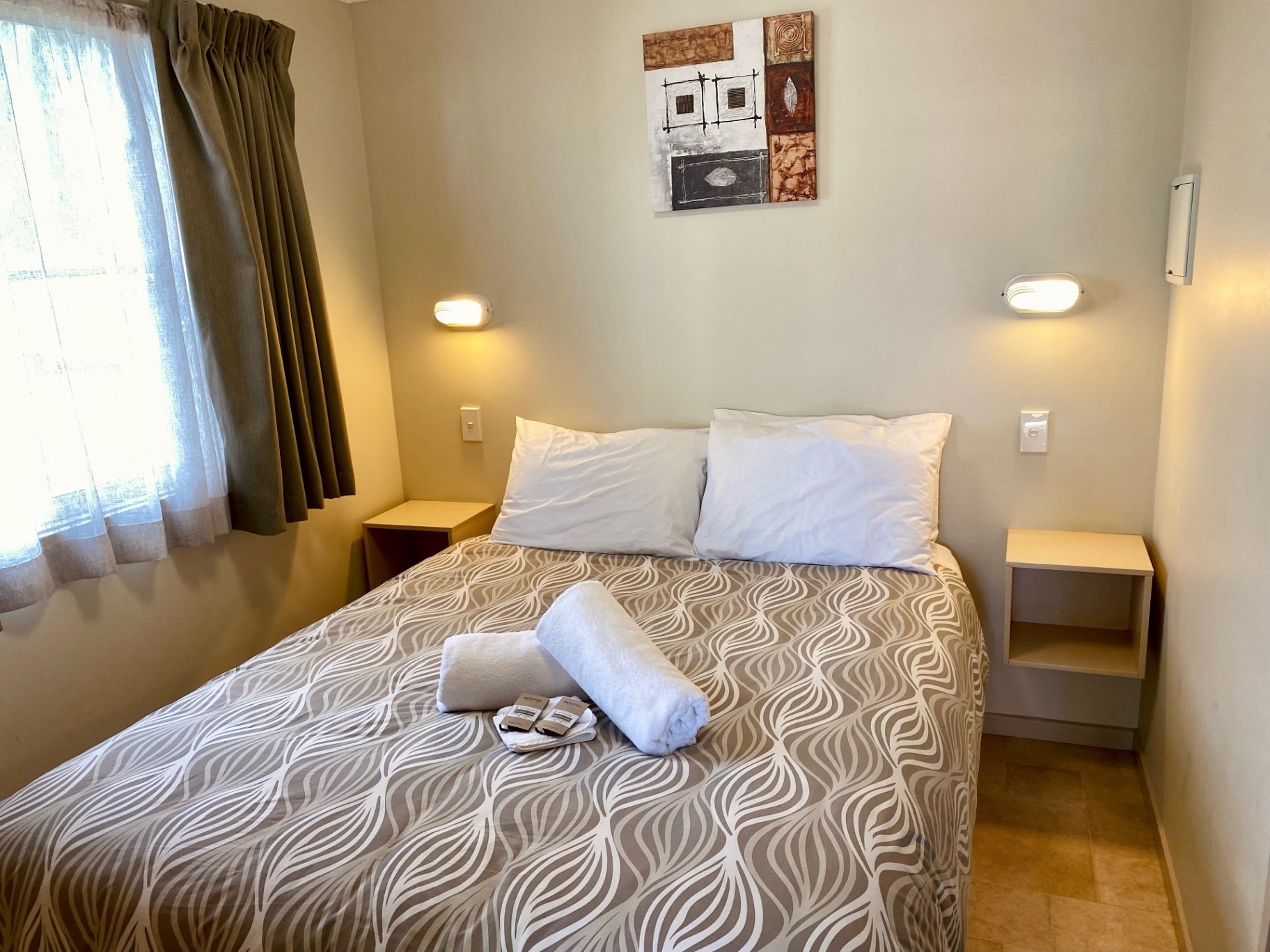 Book a Room — Tenterfield Lodge & Caravan Park