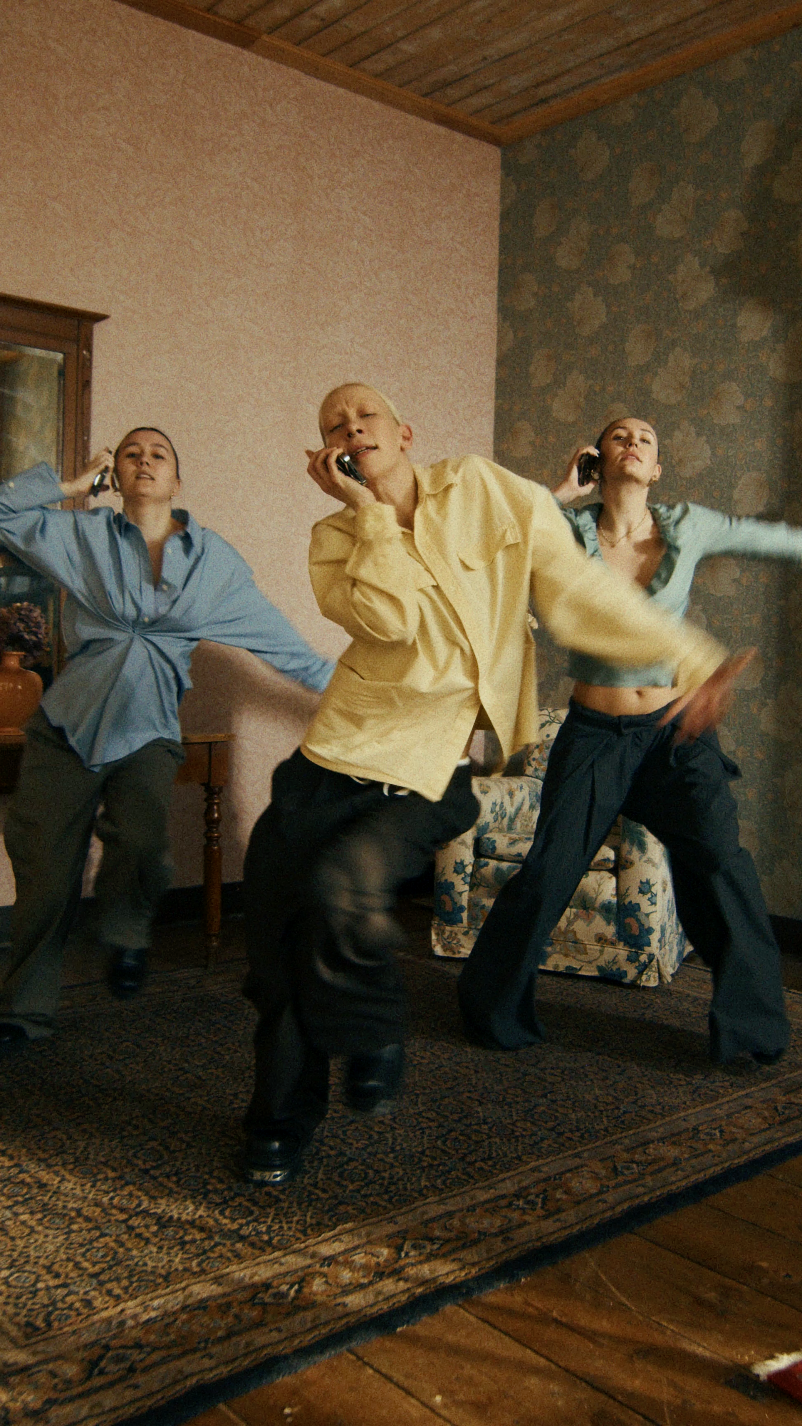 Noa Lauryn & Fenne - Galaxy