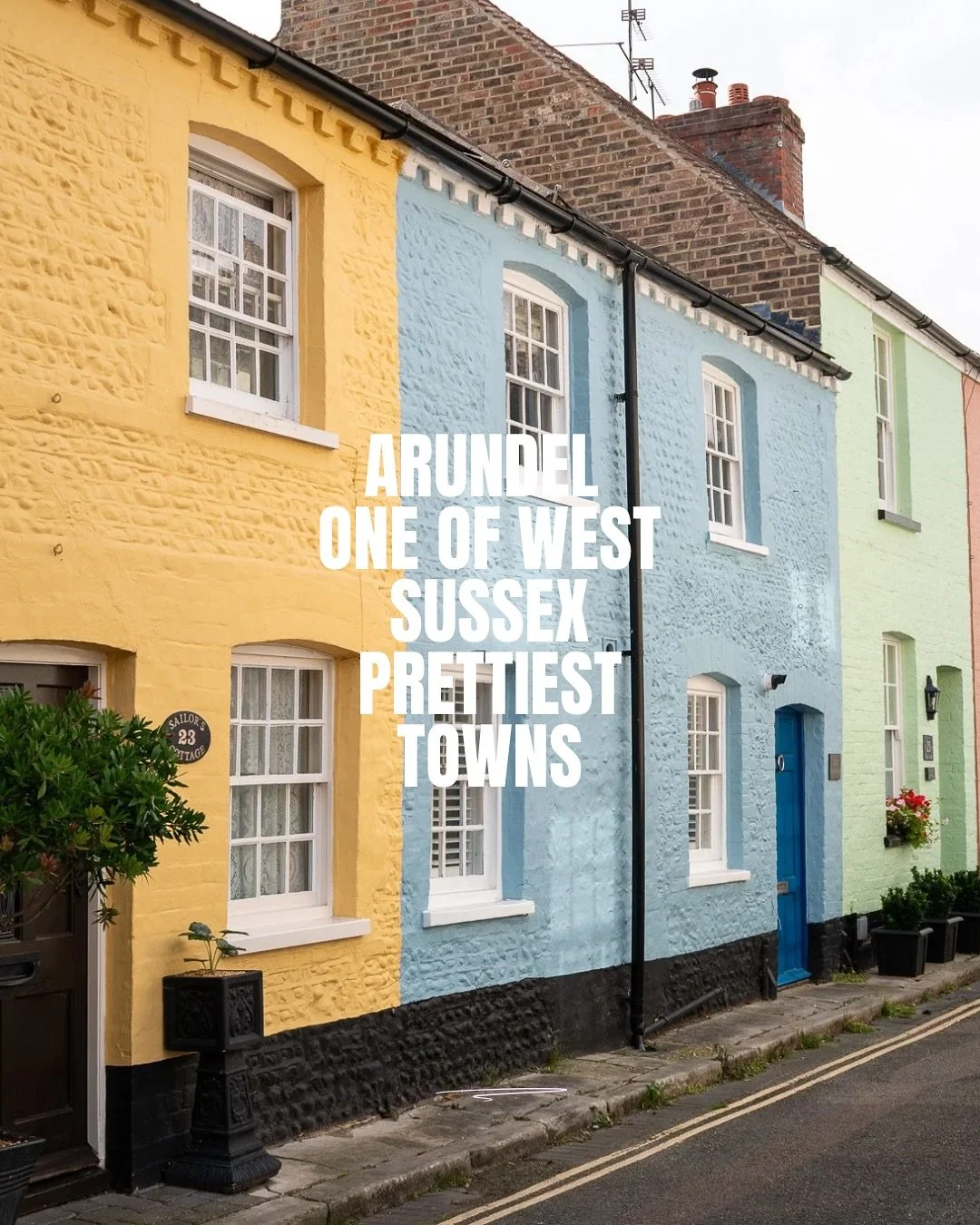Reasons we love Arundel:

🏰 Historical castle
🍺 Two local brewery taprooms
🍽 Pub on the river (perfect for a Sunday roast)
🛍 Full of independents and antique shops
🌸 Pretty streets and hilltop views

Just 1 hour 20 from London by train - full gu