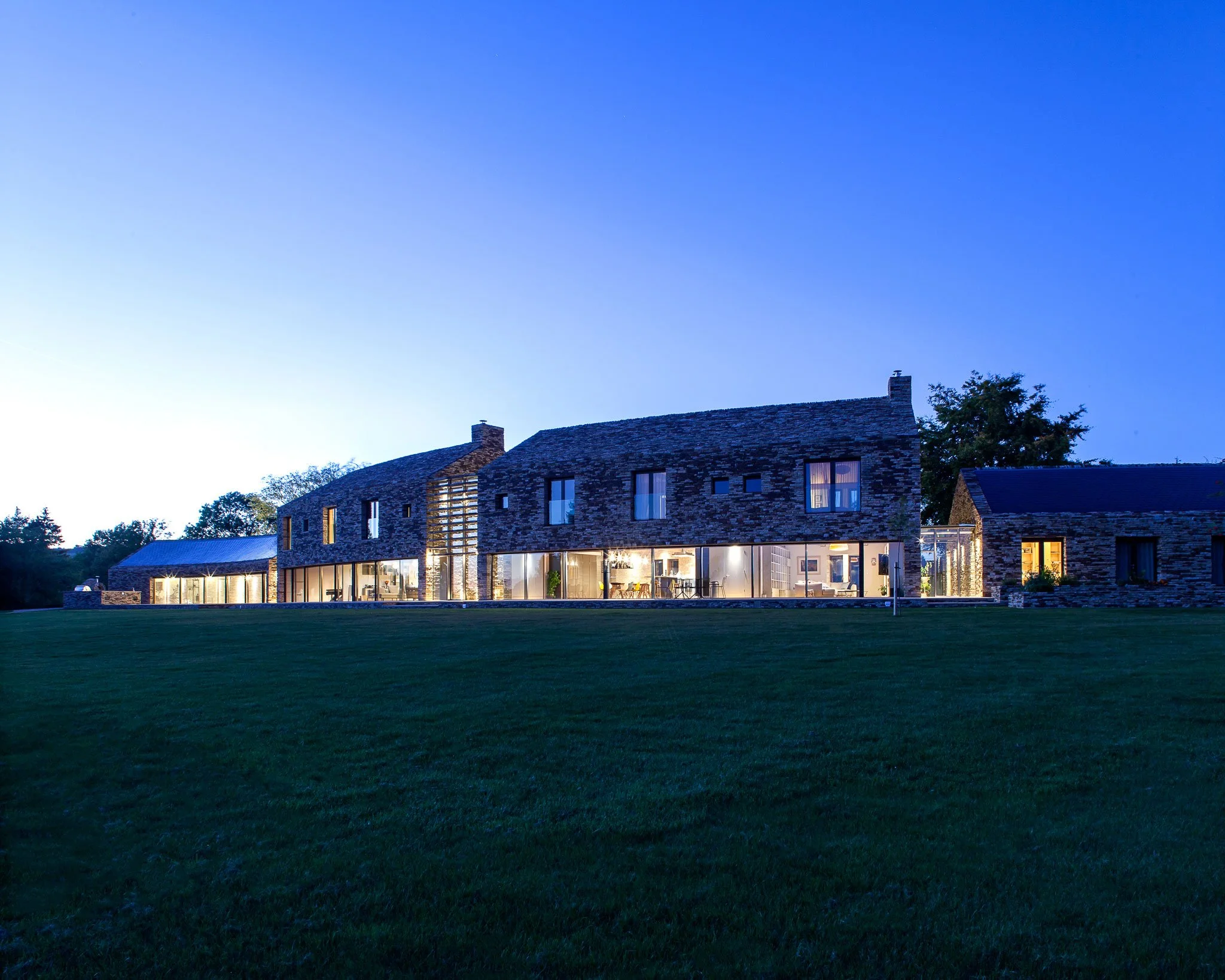 Sanei Hopkins Architects — Contour House