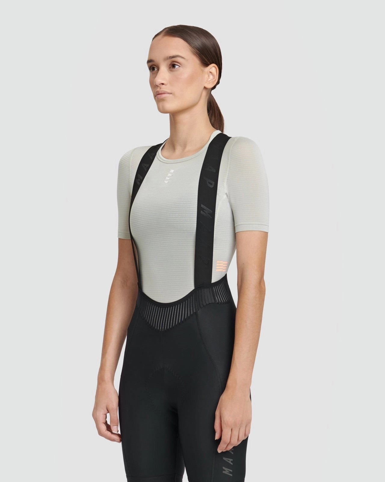 Women_sThermalBaseLayerTee_Fog_PDP_HERO_01_DESKTOP.jpeg