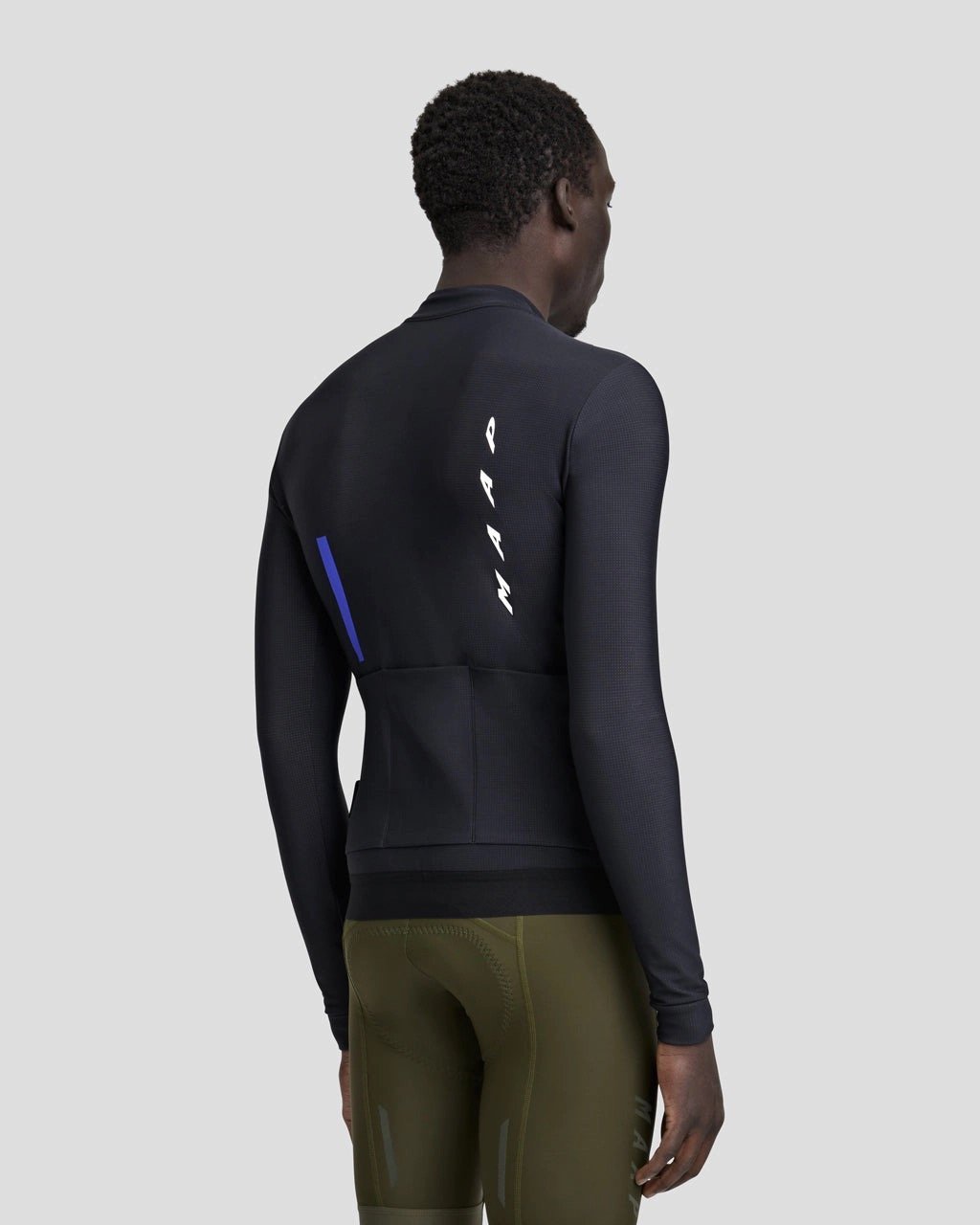EvadeThermalLSJersey_Black_PDP_SPECS_01_DESKTOP_VARIANT_02.jpeg