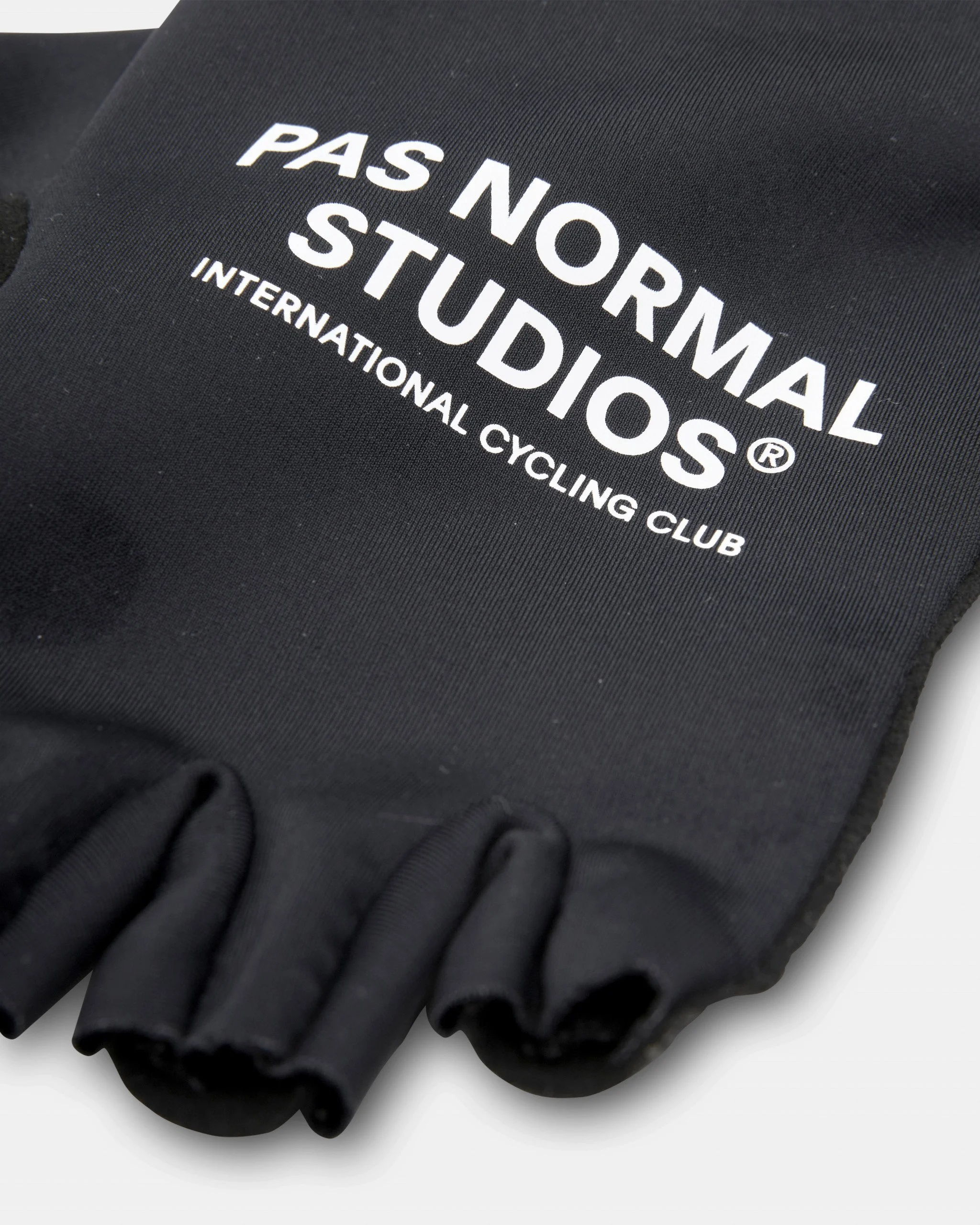 Race-Mitts-Black_Detail-pdp-page.jpg