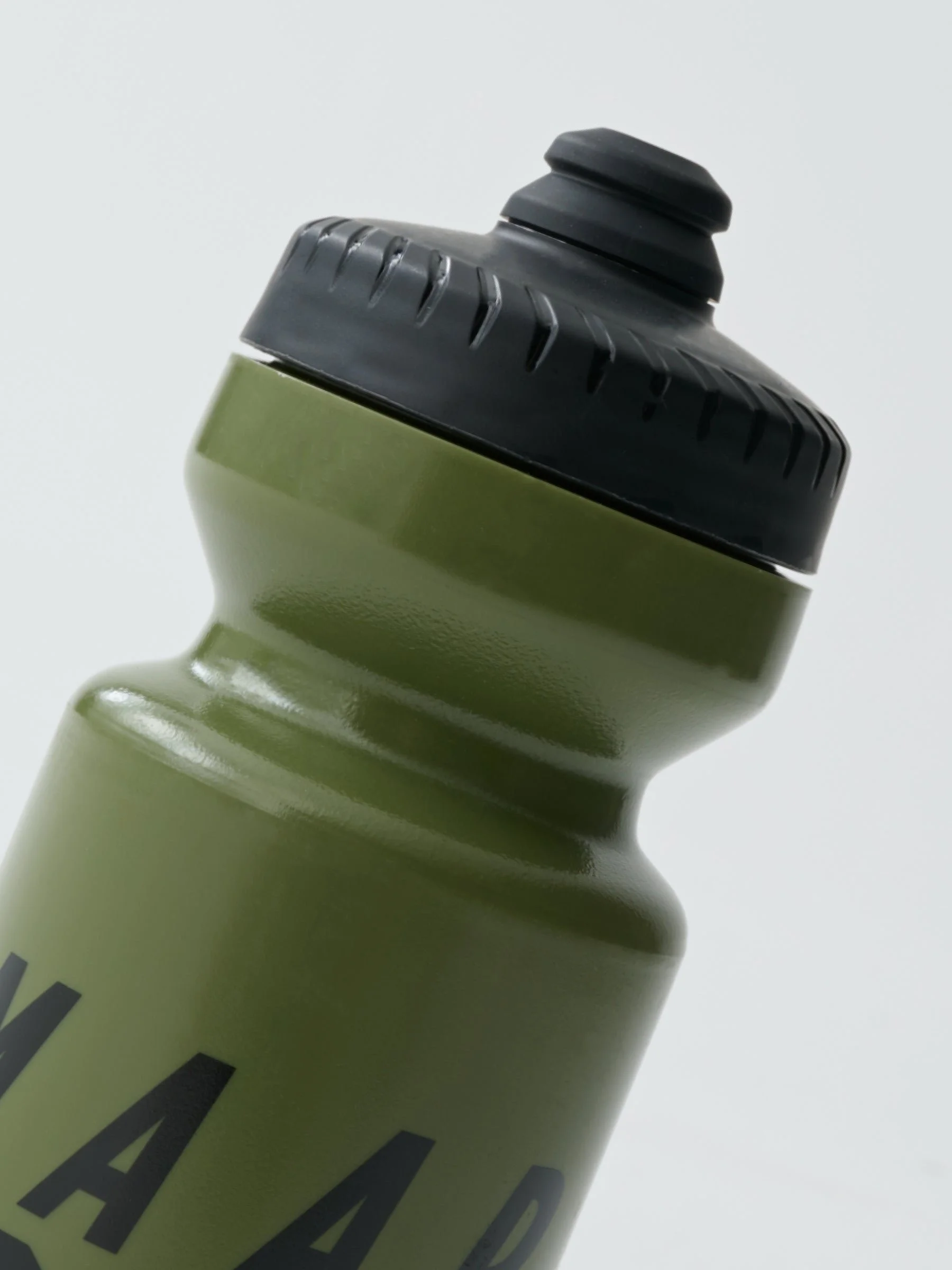 MAUBO240325_OGBK.Alt_Road_20Bottle_PDP_02.jpg