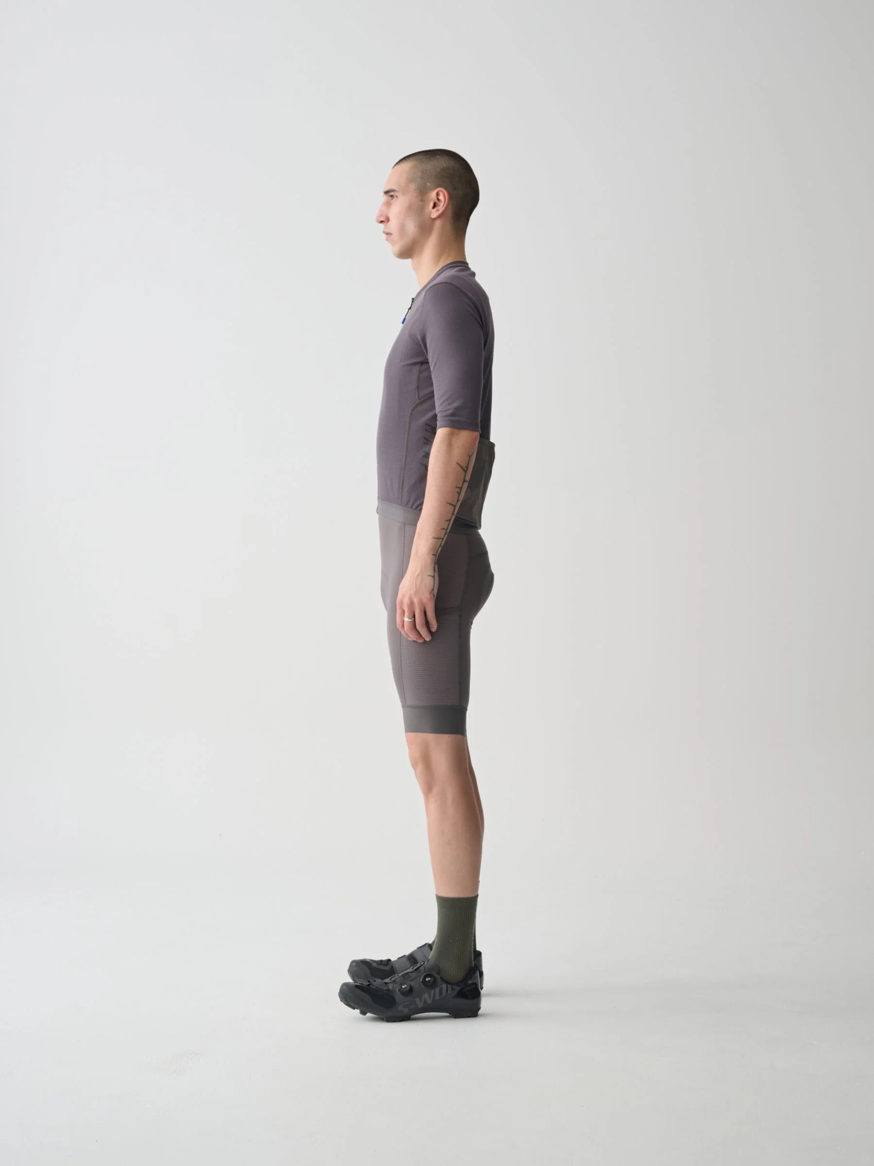 MPMJE241324_ATHR.Alt_20Road_20Jersey_Anthracite_PDP_03.jpg