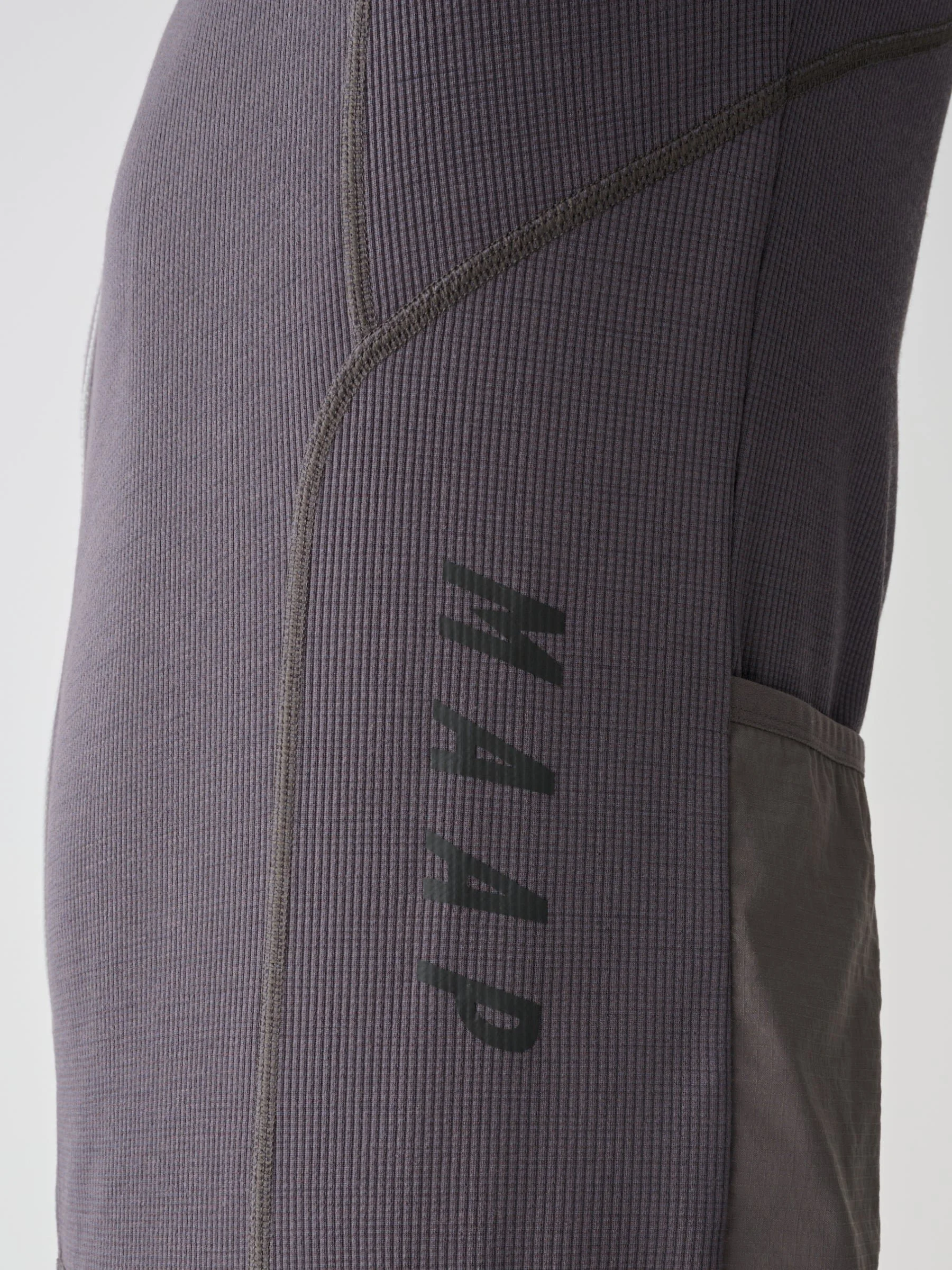 MPMJE241324_ATHR.Alt_20Road_20Jersey_Anthracite_PDP_04.jpg