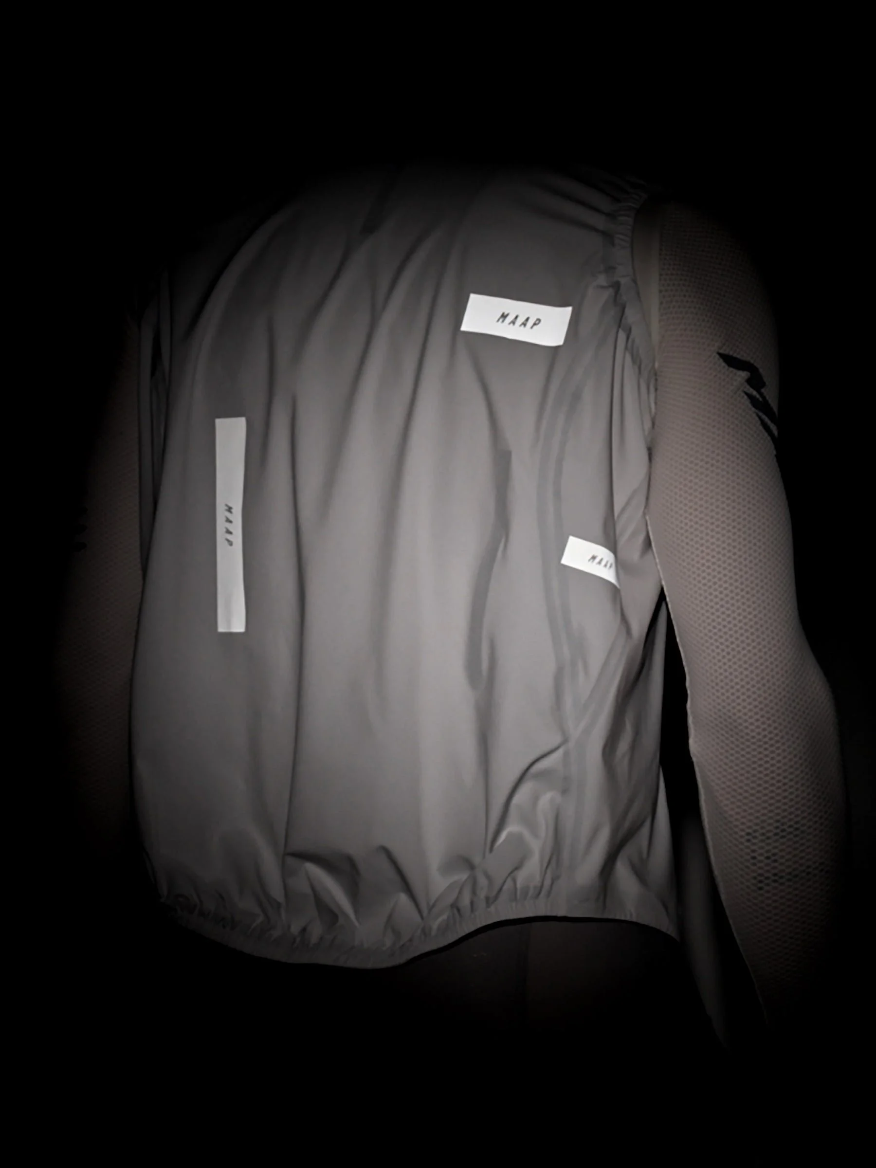 Atmos_20Vest_PDP_Feature_04.jpg