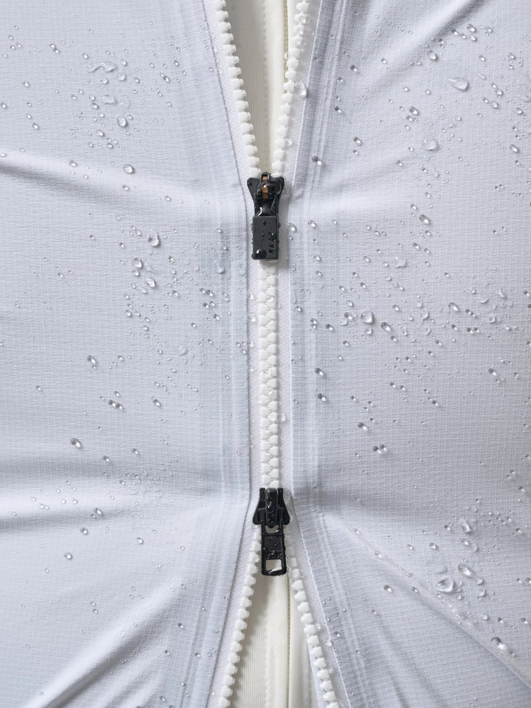 Atmos_20Vest_PDP_Feature_05.jpg