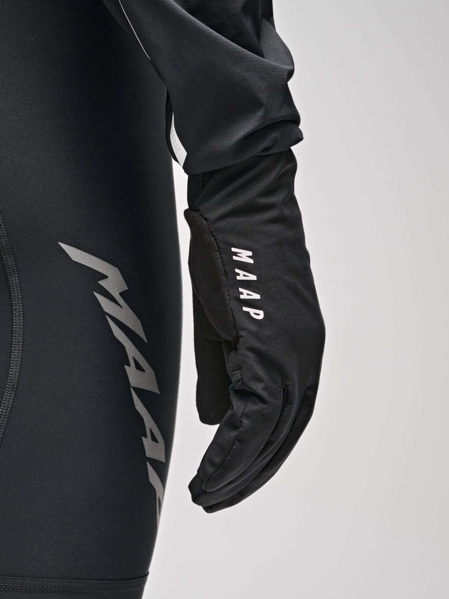 MAUGL250825_BLAK.Control_20Winter_20Glove_PDP_04.jpg