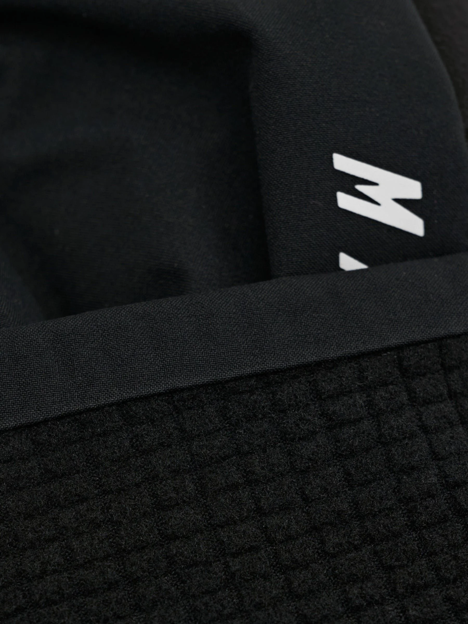 Control_20Winter_20Glove_PDP_Feature_01.jpg