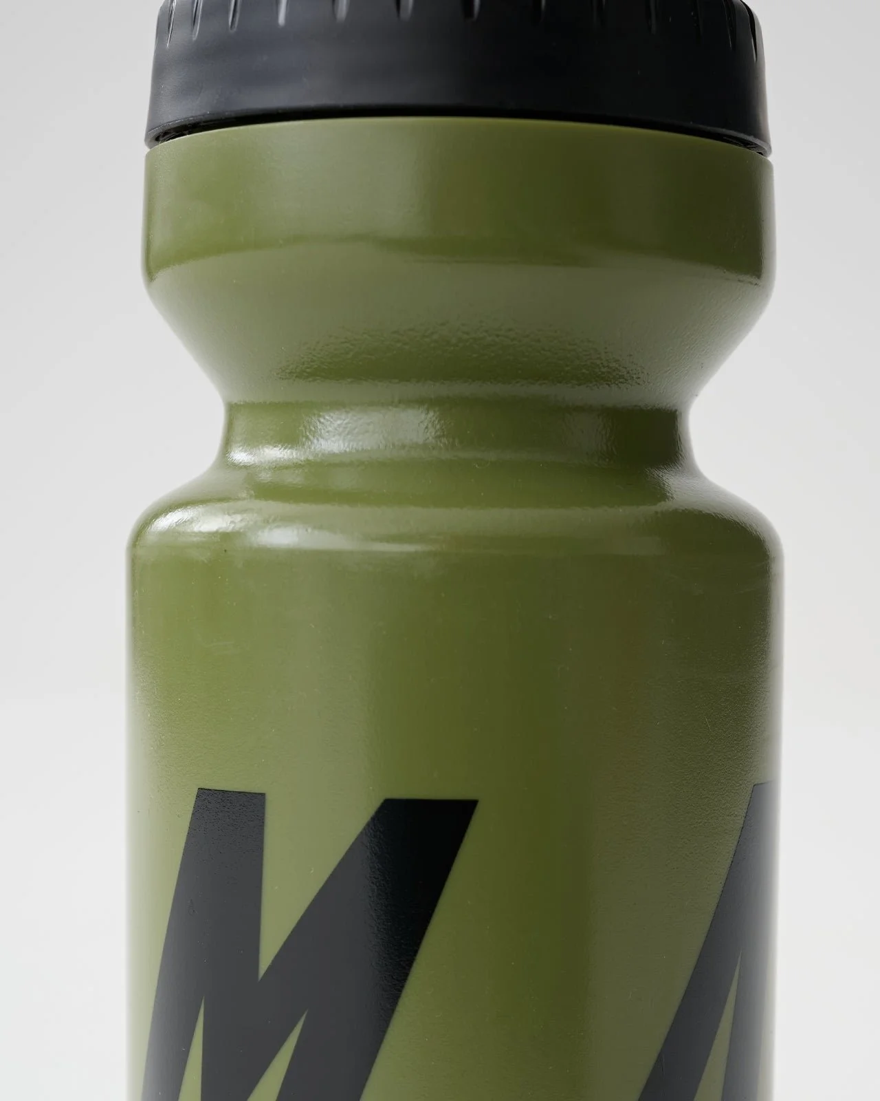 MAUBO210125_MOSS.Core_20Bottle_Moss_PDP_04.jpg