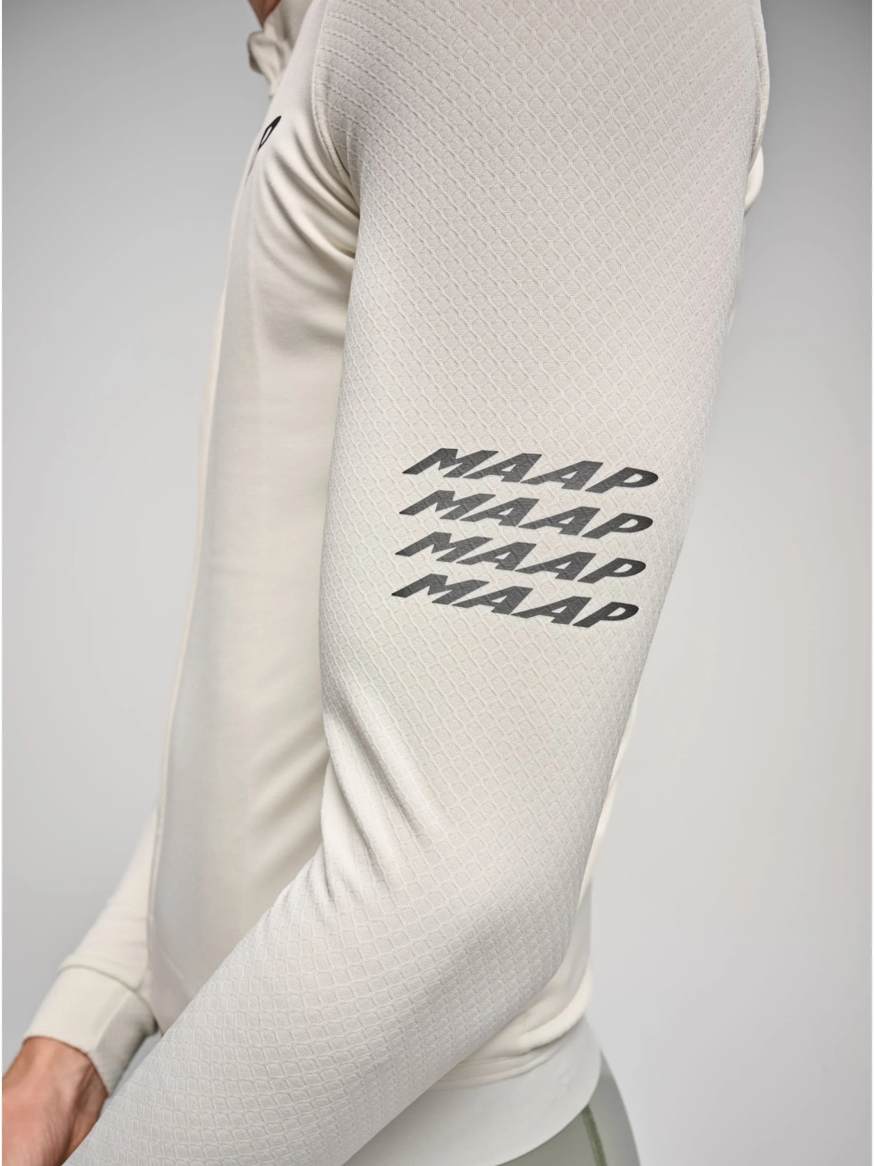 MPMLS252525_VAP.Emerge_20Thermal_20Jersey_PDP_04.jpg