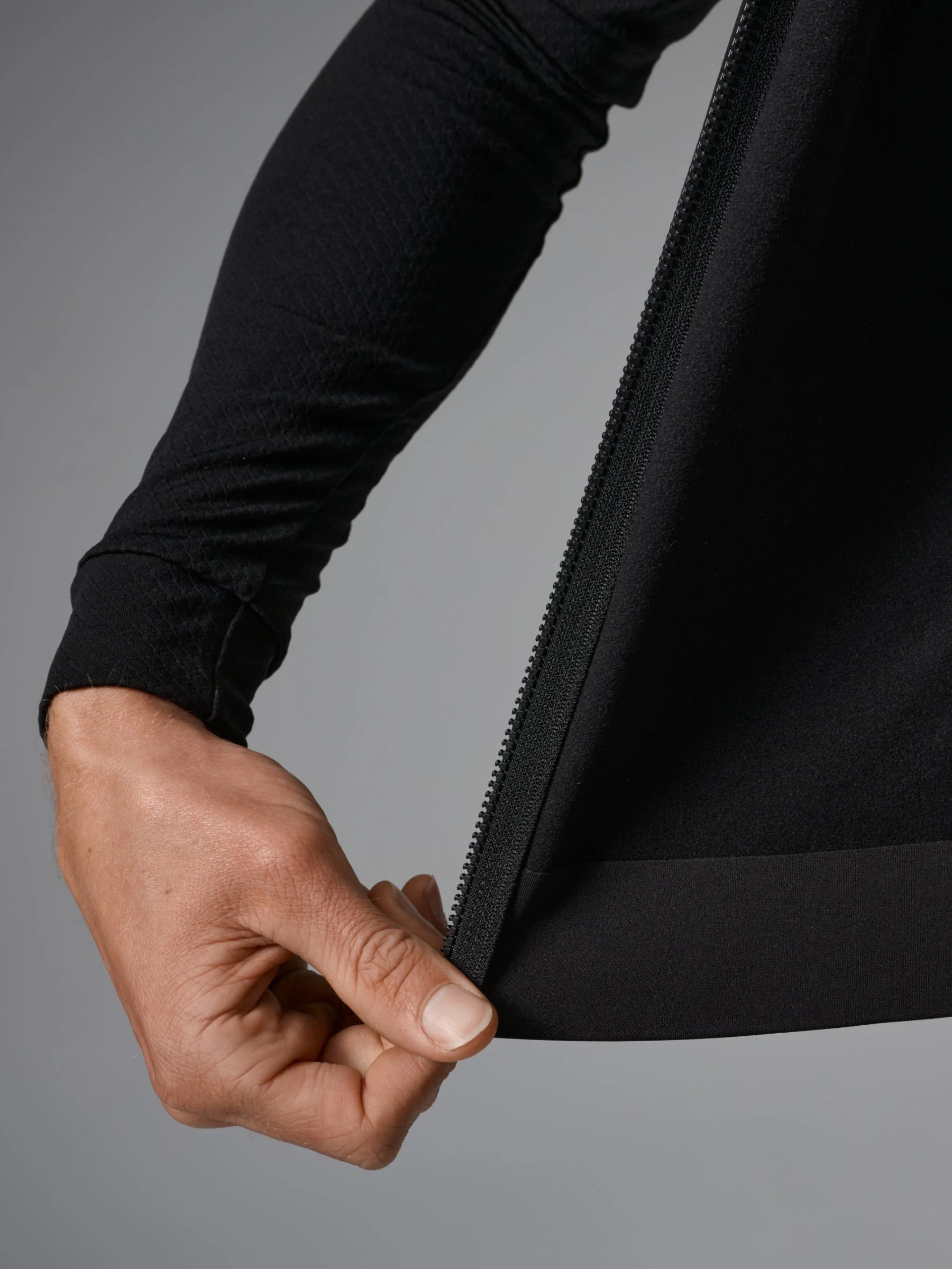 Emerge_20Thermal_20LS_20Jersey_PDP_Feature_01.jpg