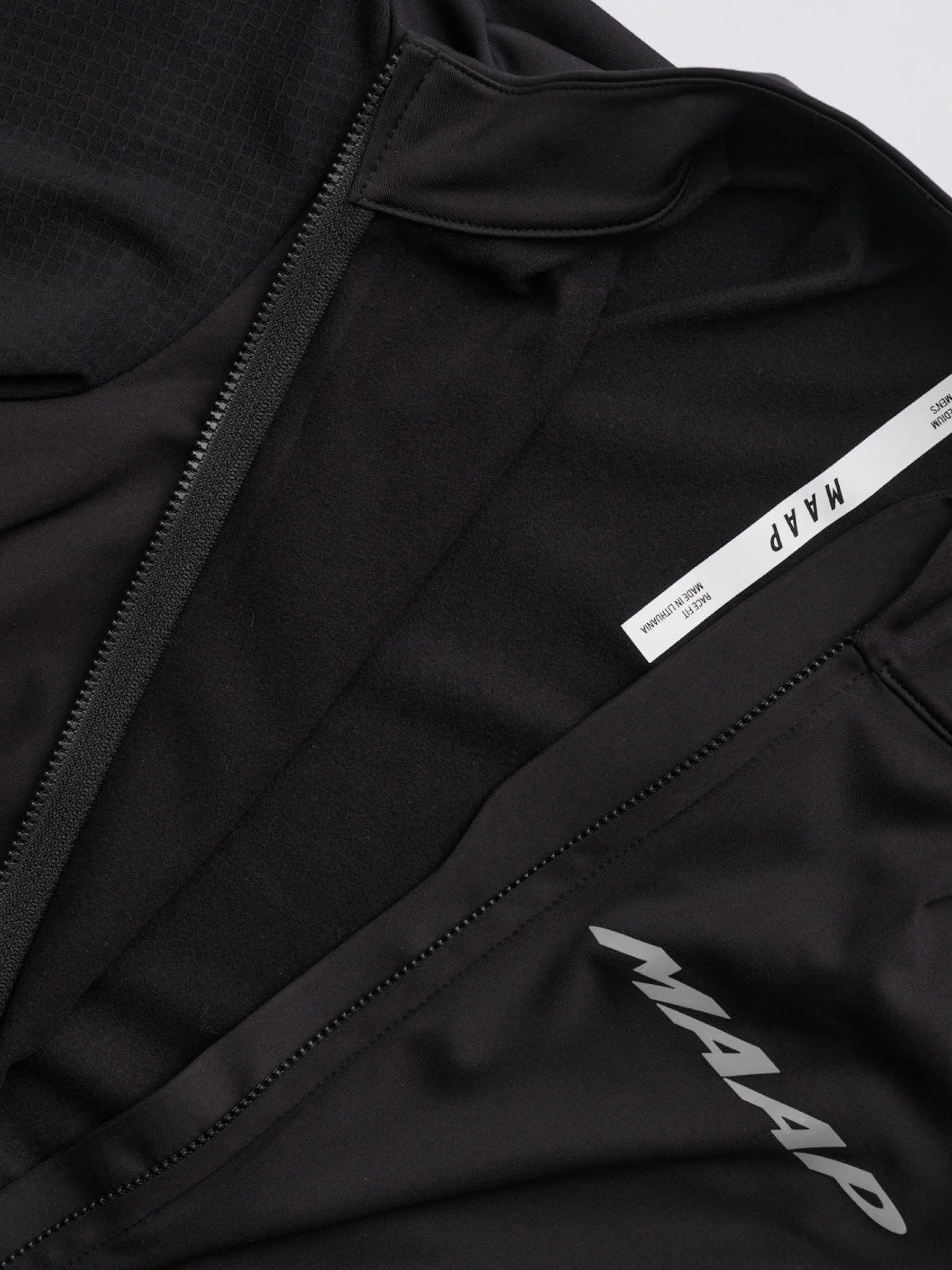 Emerge_20Thermal_20LS_20Jersey_PDP_Feature_03.jpg