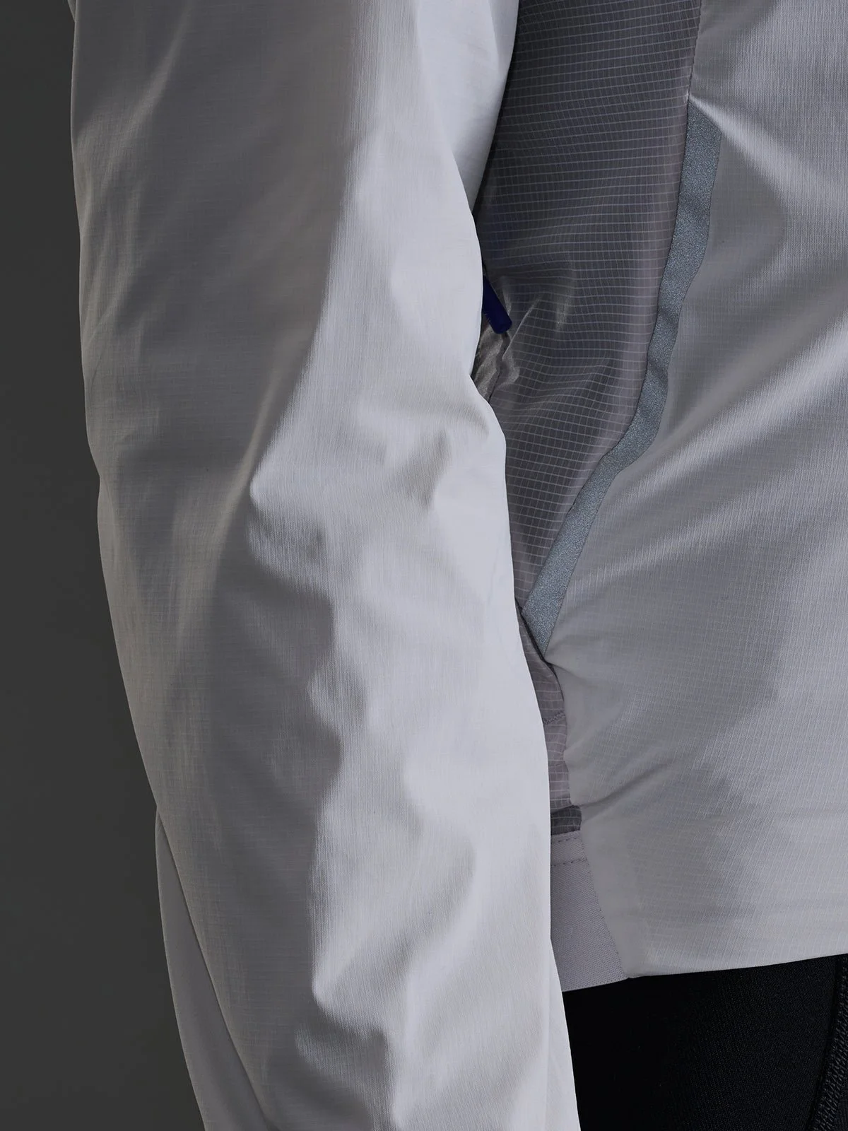Flow_20Insulated_20Jacket_PDP_FEATURE_3_9768ee36-6f00-43b4-8248-519df070a291.jpg