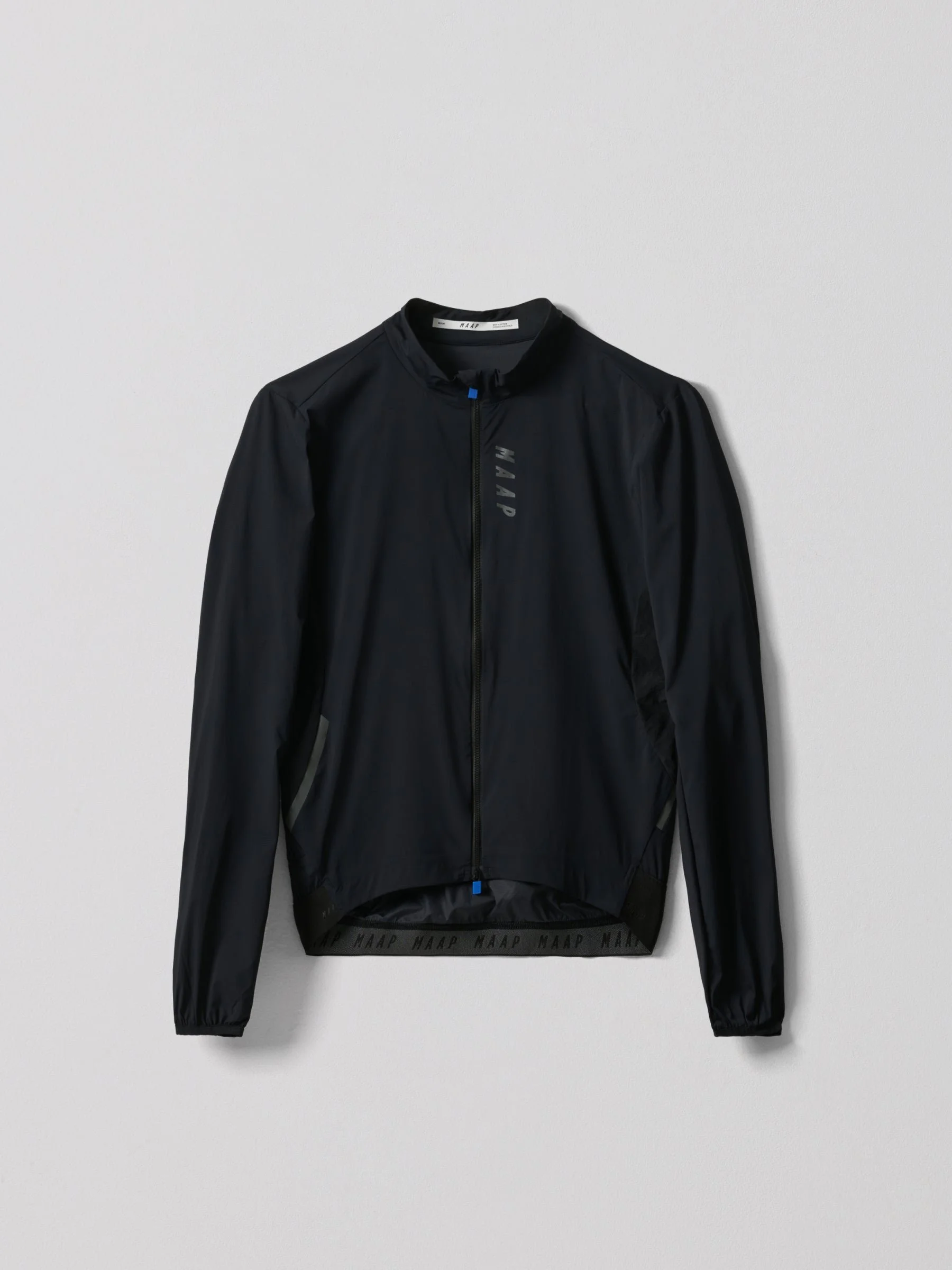 MPMJA240124_BLAK.Flow-Jacket_BLACK_PDP_FLATLAY.jpg
