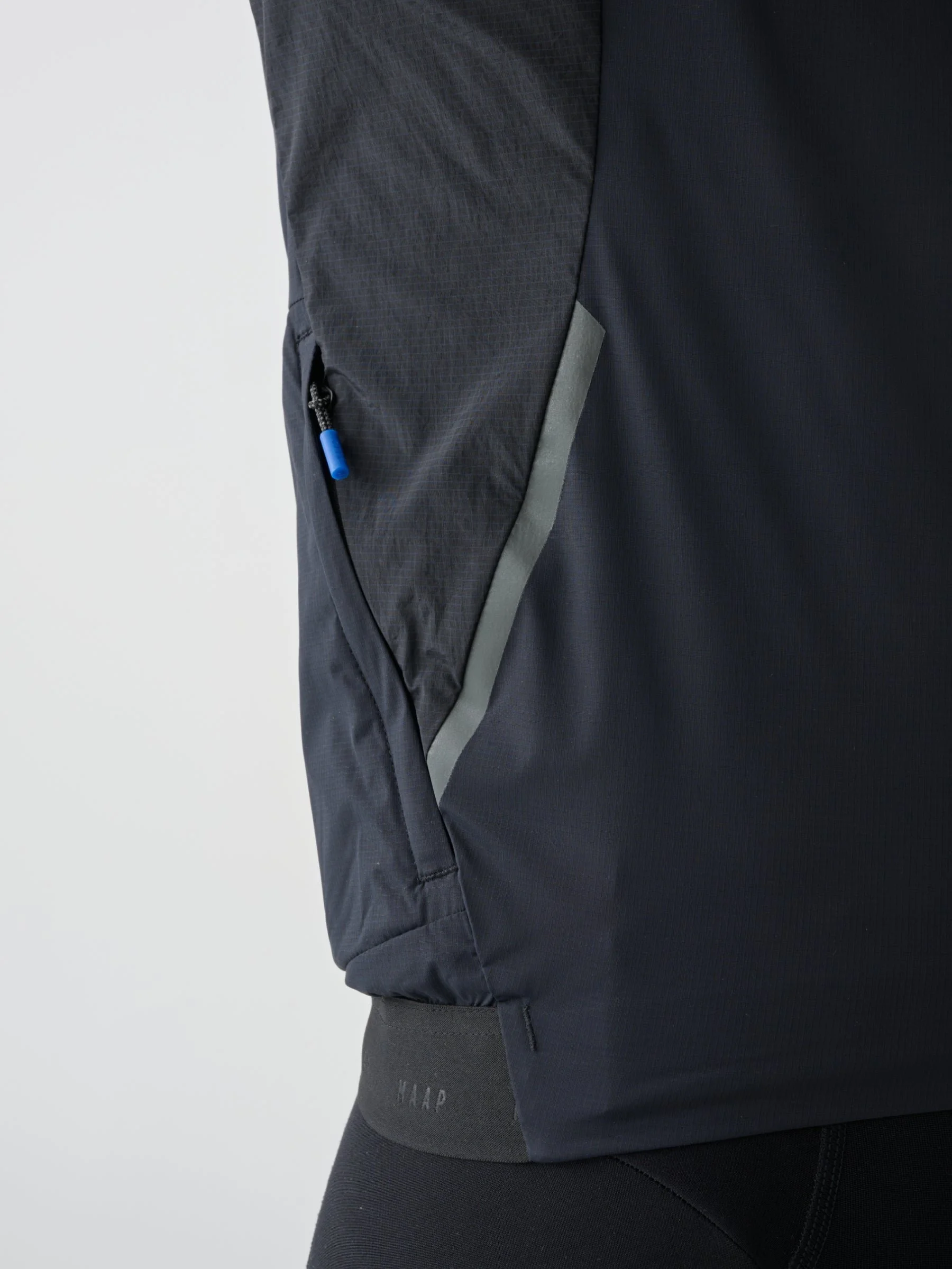 MPMJA240124_BLAK.Flow-Jacket_BLACK_PDP_04.jpg