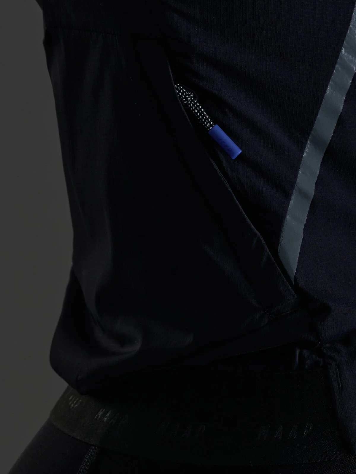 Flow_20Jacket_PDP_FEATURE_5.jpg