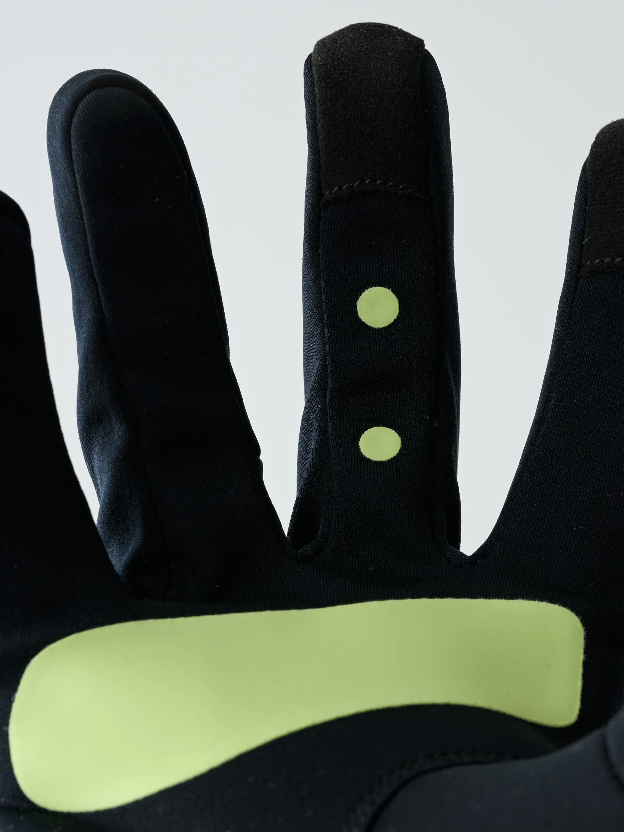 MAUGL250125_BLAK.Power_20Shield_20Glove_PDP_01.jpg