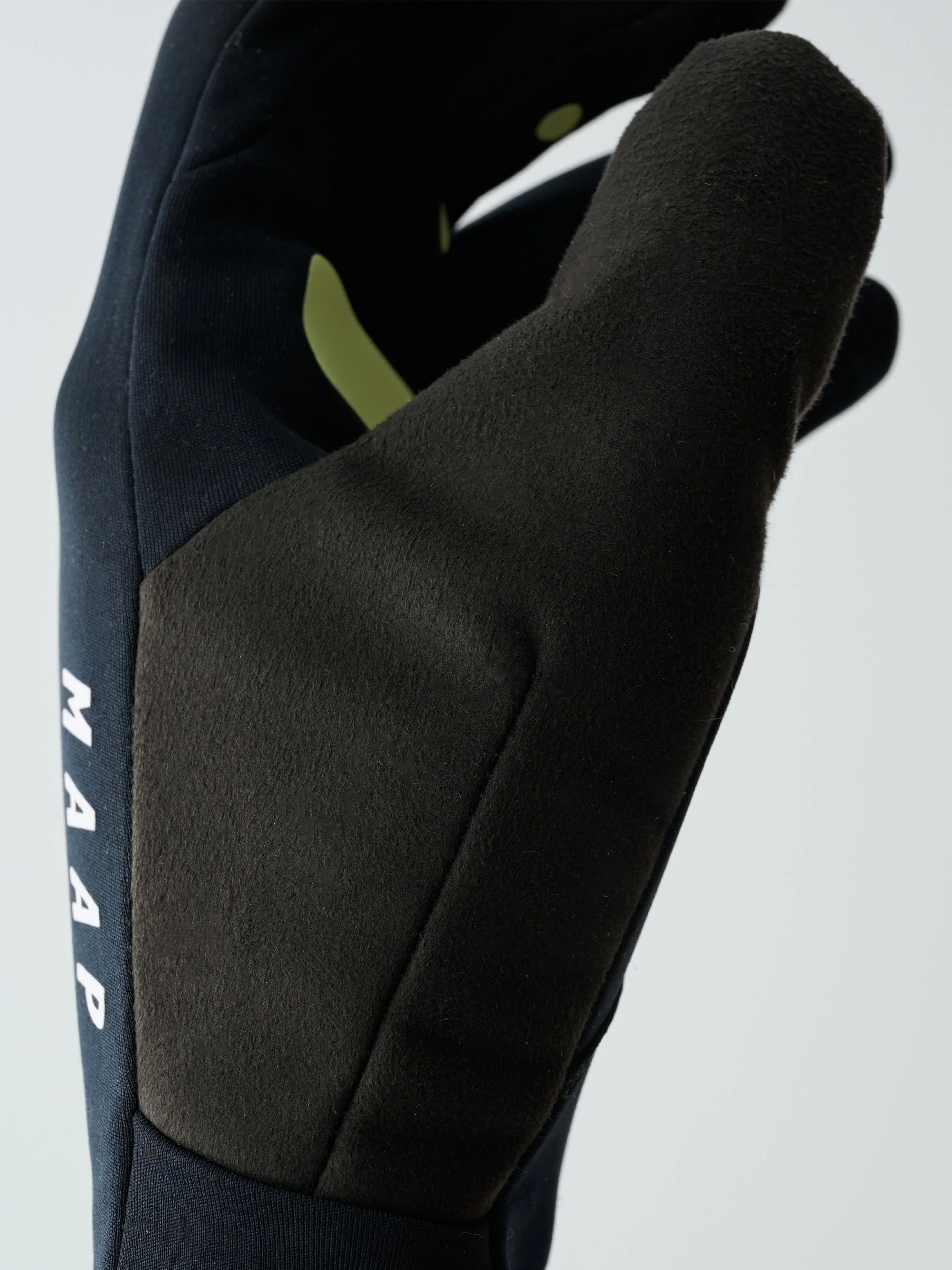 MAUGL250125_BLAK.Power_20Shield_20Glove_PDP_02.jpg