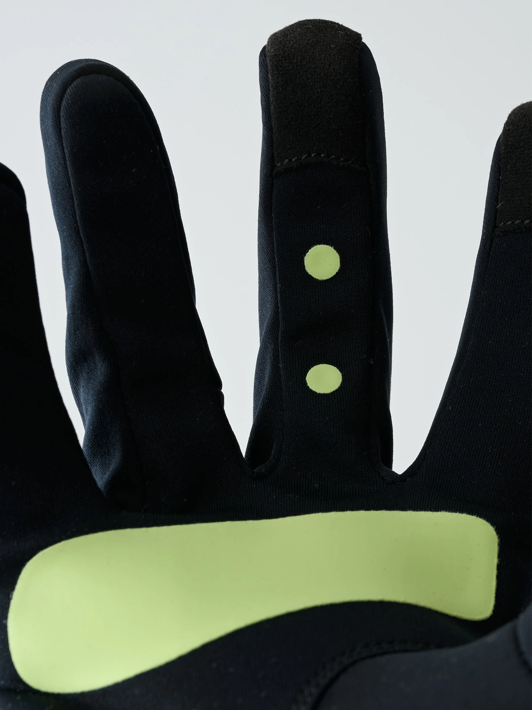 MAUGL250125_BLAK.Power_20Shield_20Glove_PDP_FEATURE_02.jpg