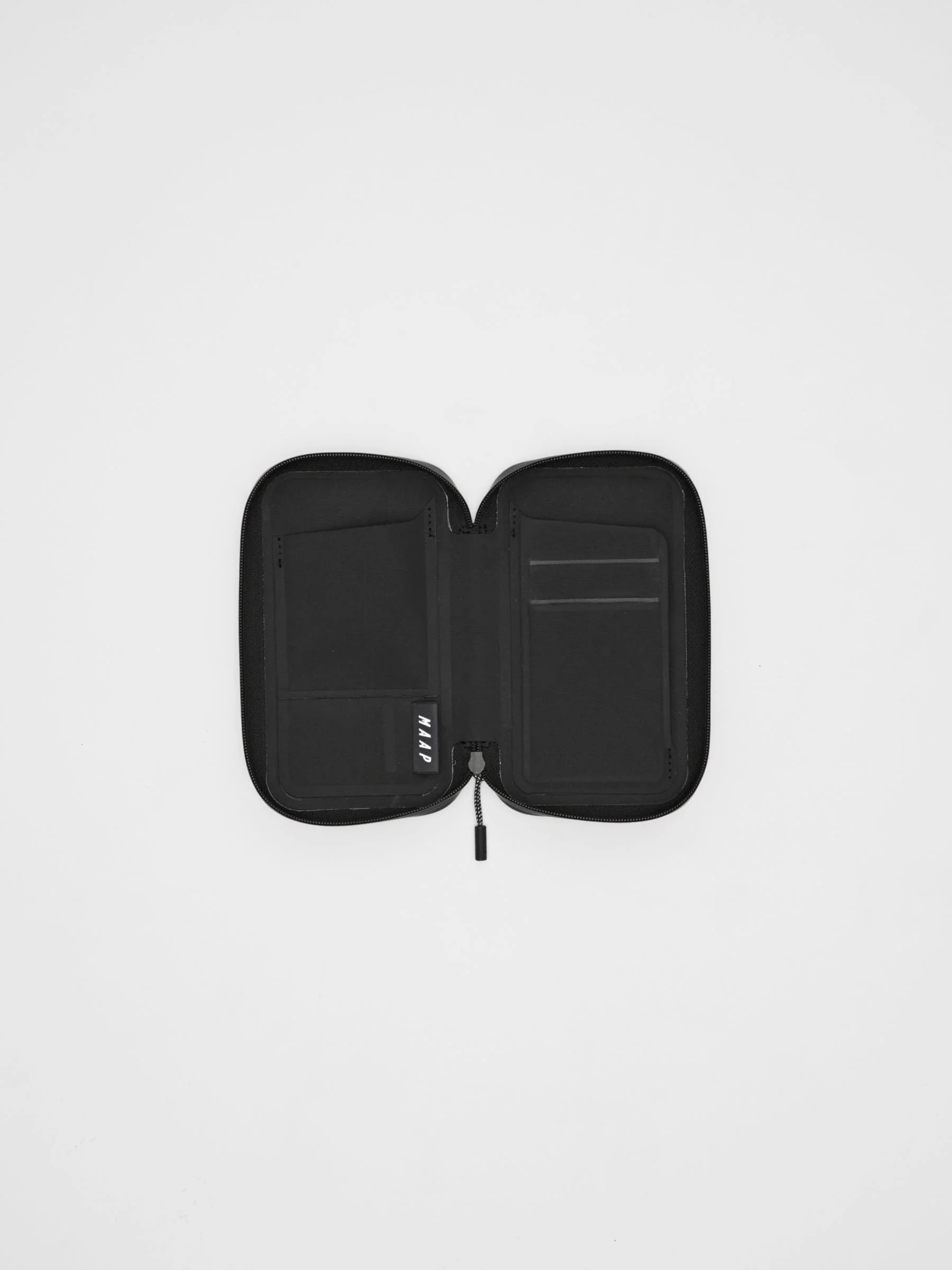 MAUBA252025_BLAK.Shield_20Waterproof_20Phone_20Wallet_20Small_PDP_03.jpg
