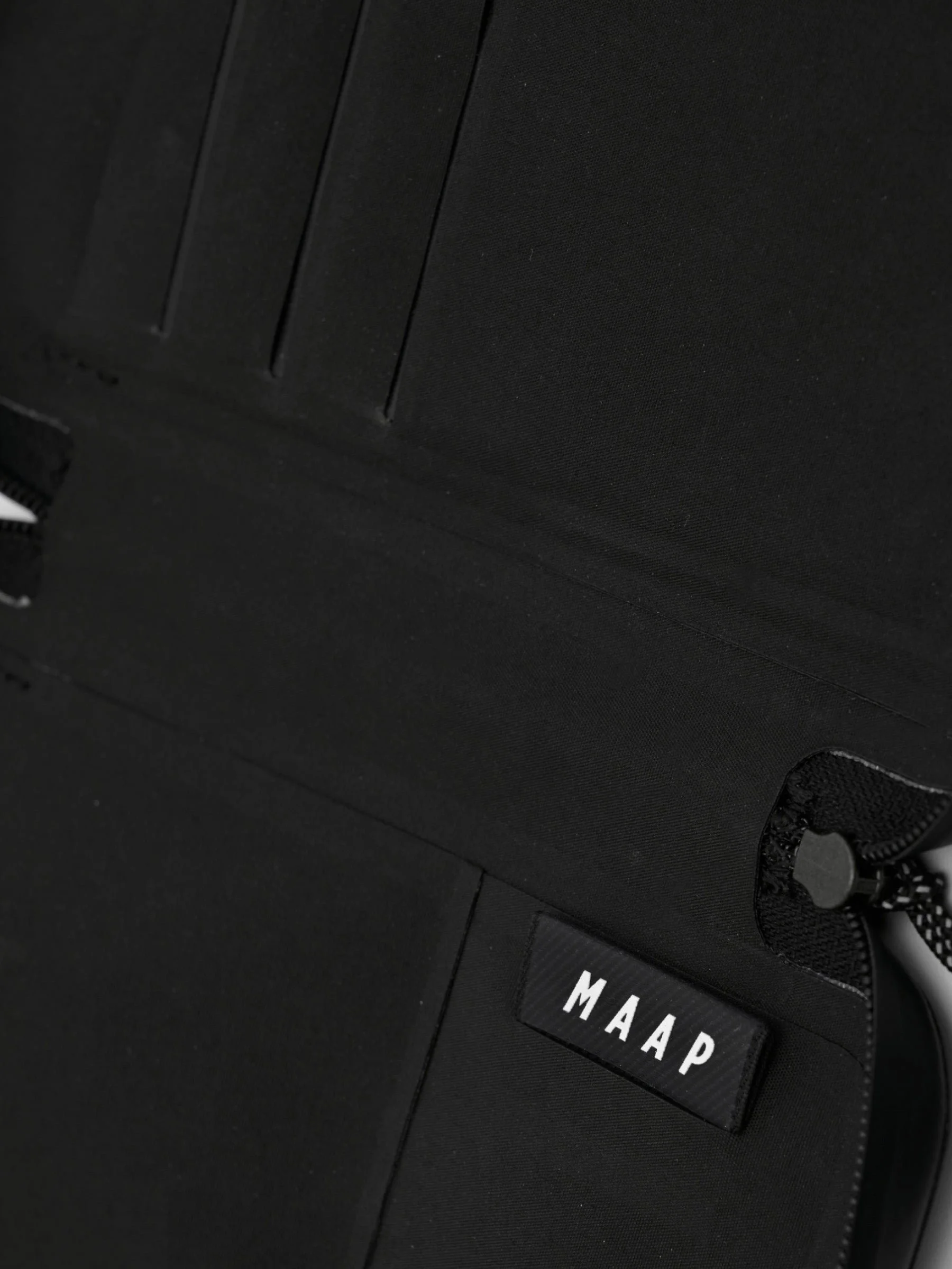 Shield_20Waterproof_20Phone_20Wallet_20-_20Small_PDP_Feature_03.jpg
