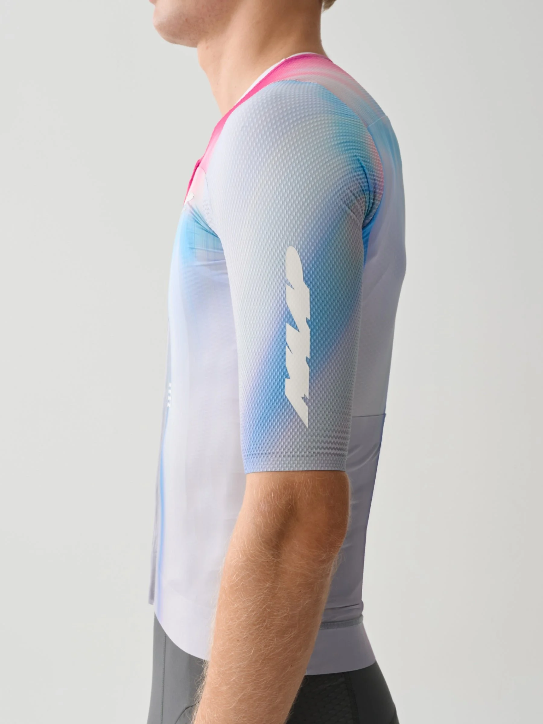 MPMJE250625_GMBL.Solar_20Pro_20Race_20Jersey_PDP_04.jpg