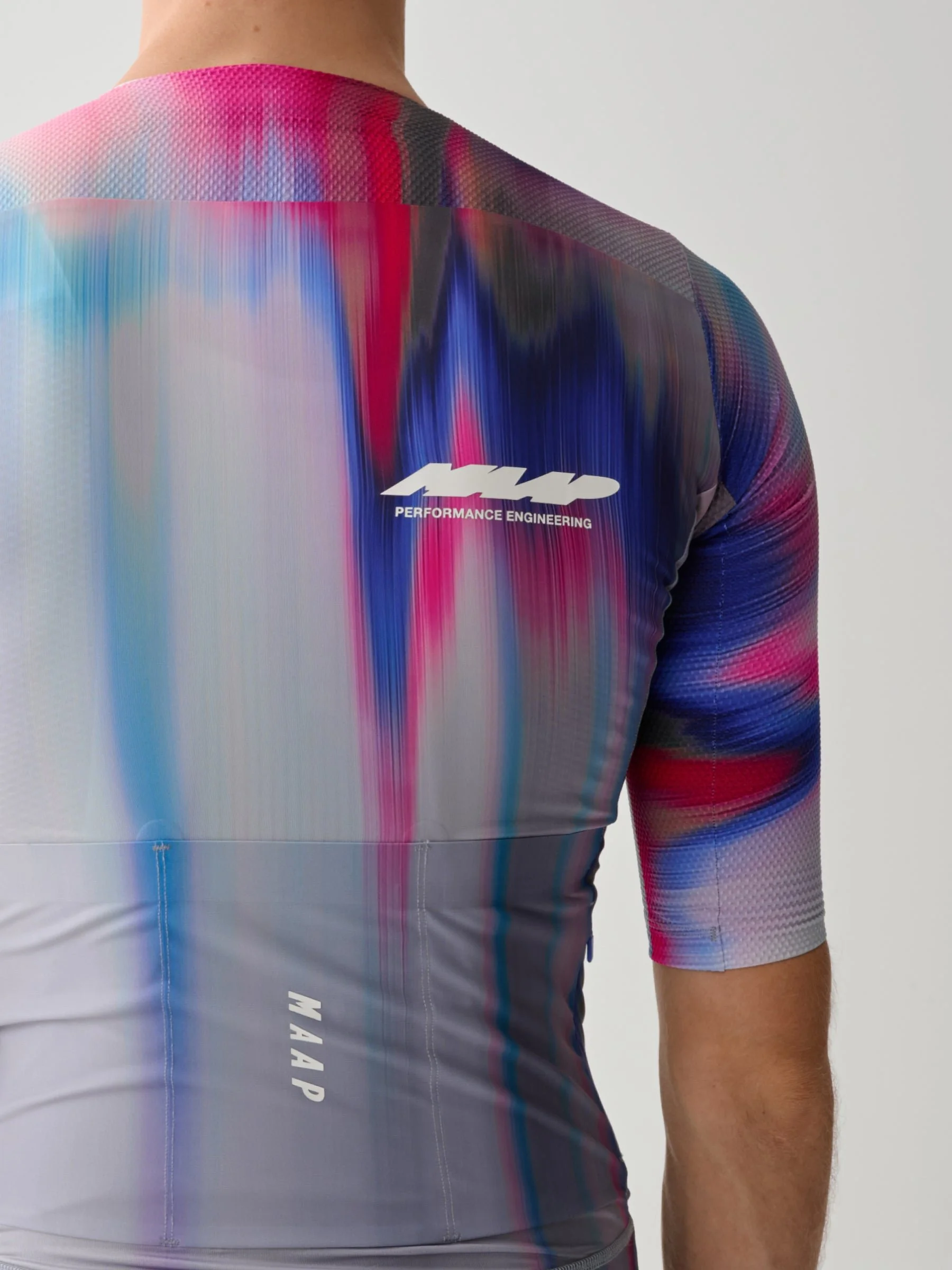 MPMJE250625_GMBL.Solar_20Pro_20Race_20Jersey_PDP_05.jpg