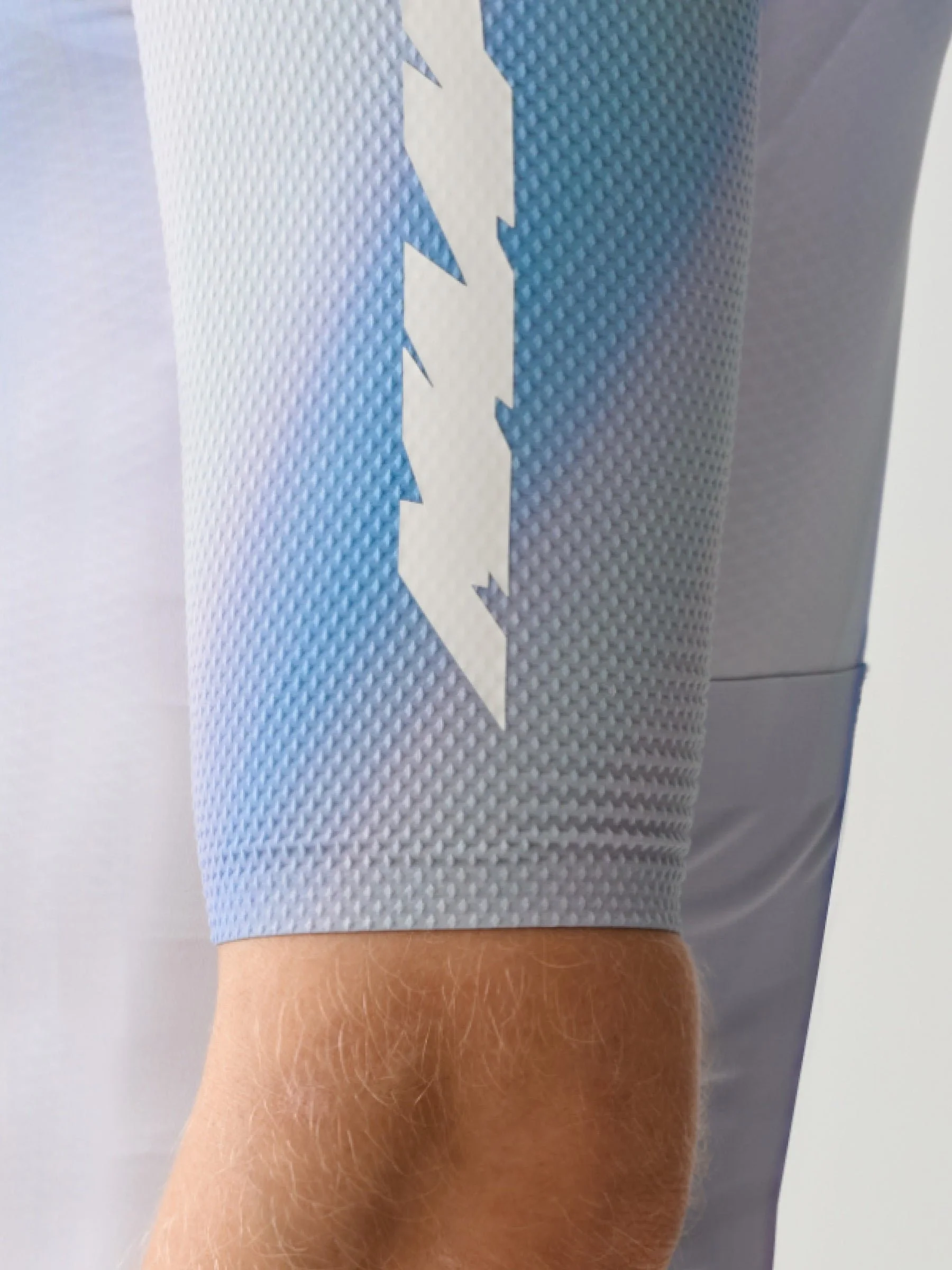 MPMJE250625_GMBL.Solar_20Pro_20Race_20Jersey_PDP_FEATURE_03.jpg