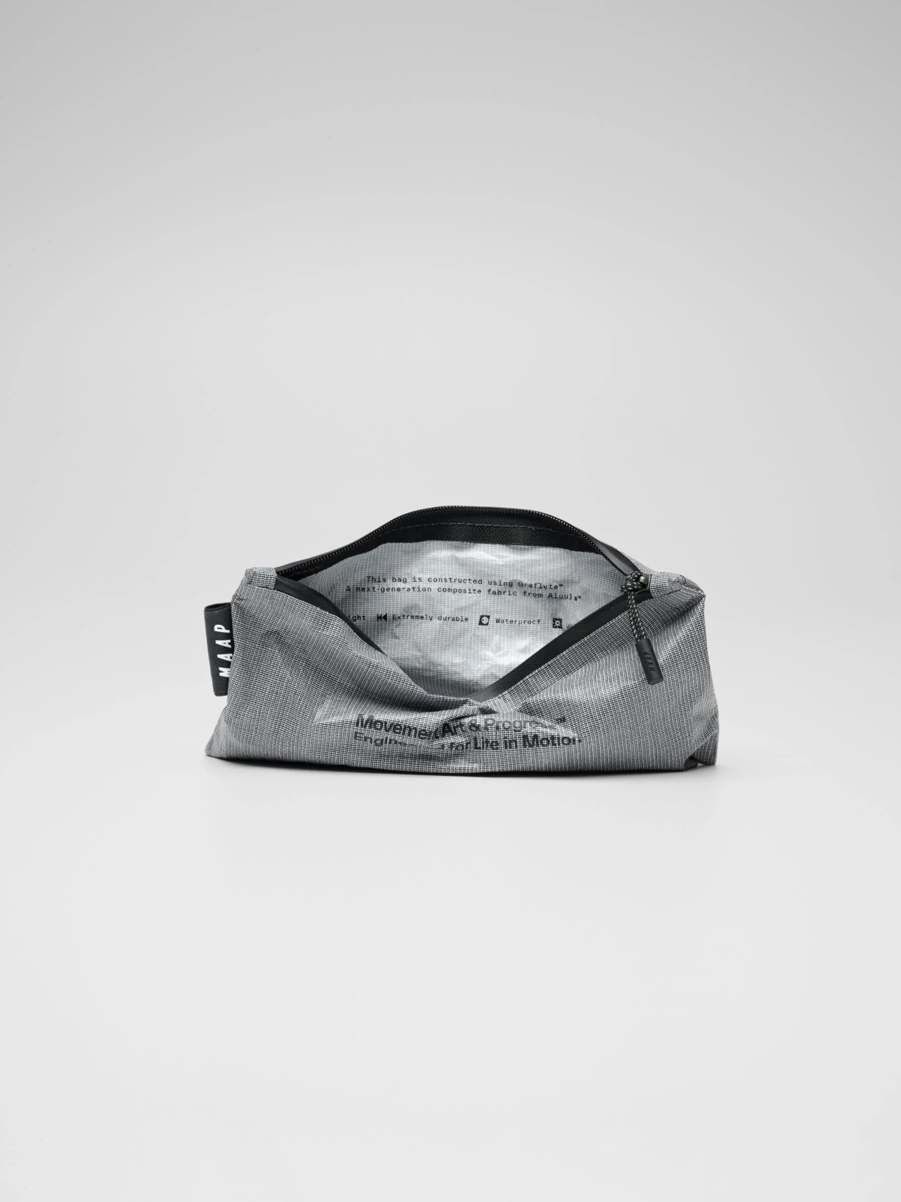 MAUBA260526_GRPH.TECHPoucH.PDP_02.jpg