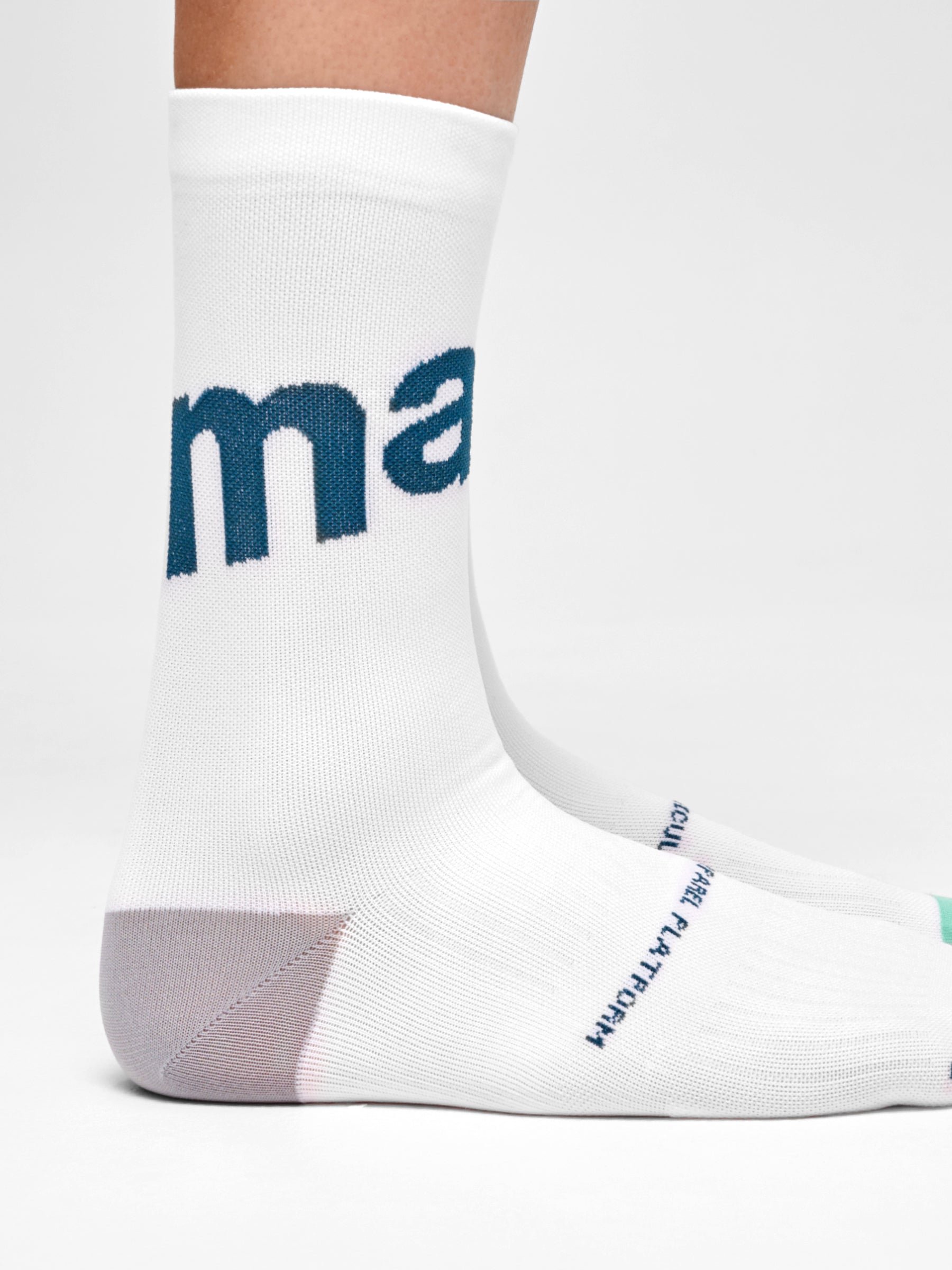 MAUSO261026_WHIT.Sock_PDP_04.jpg