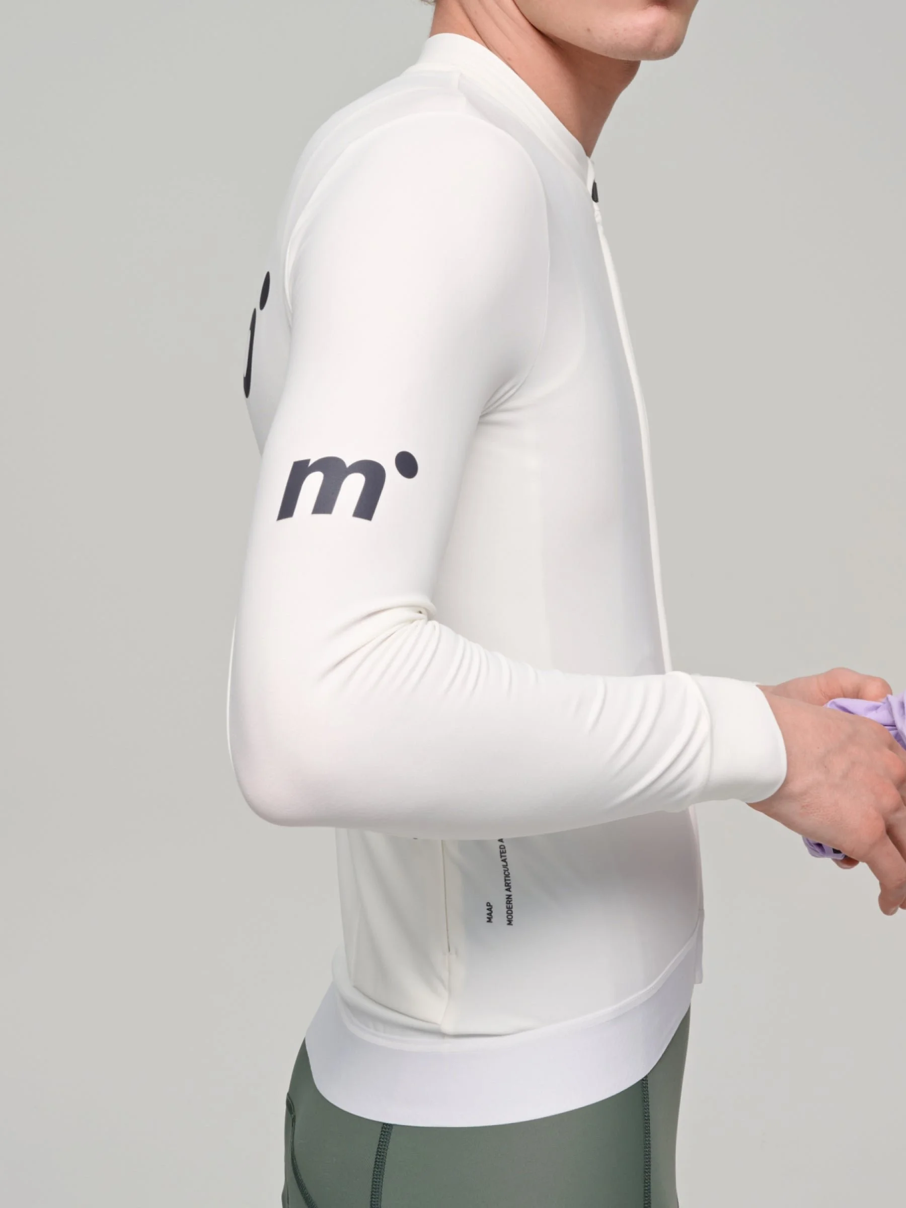 MPMLS201725_WHIT.TrainingThermalLSJersey_PDP_05.jpg