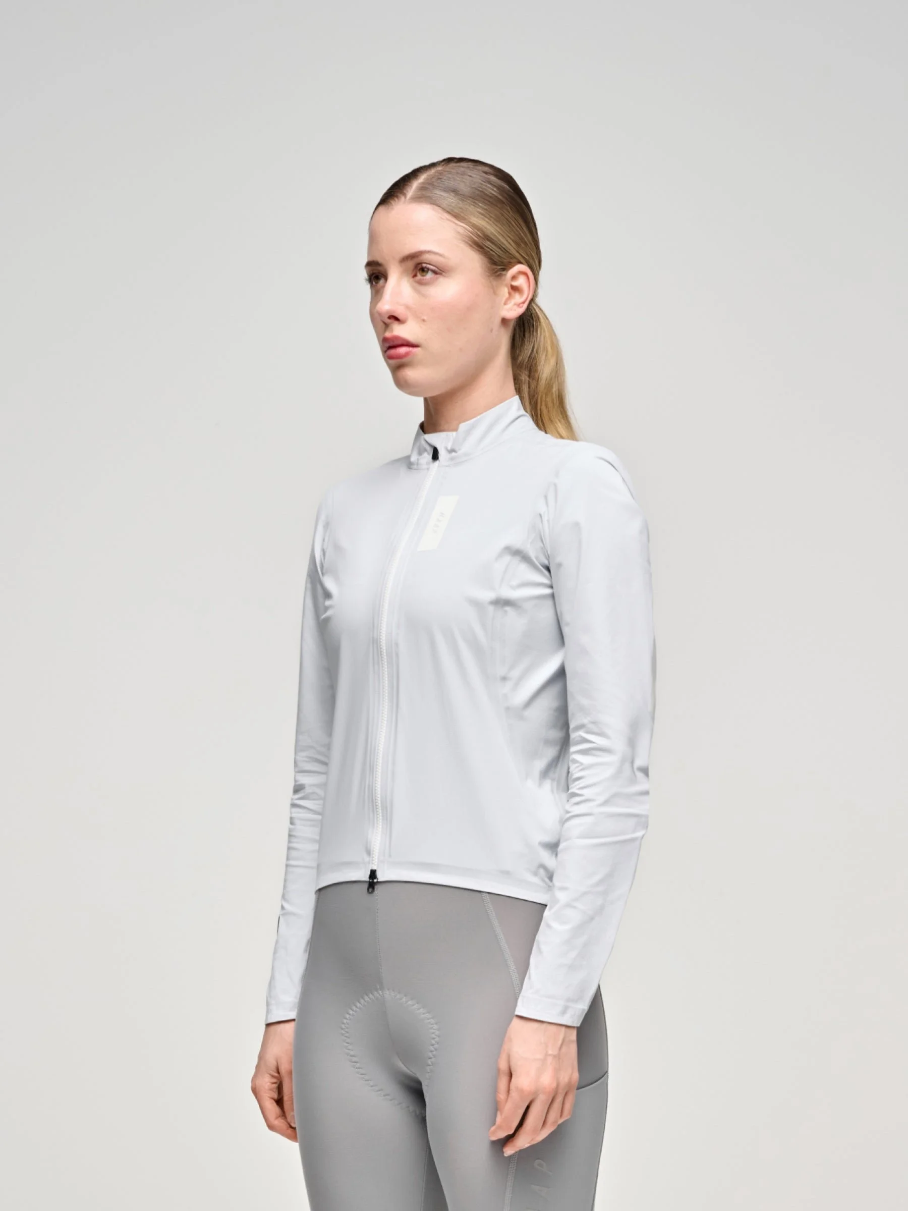 MPWJA220825_WHIT.Womens_20Atmos_20Jacket_PDP_01.jpg