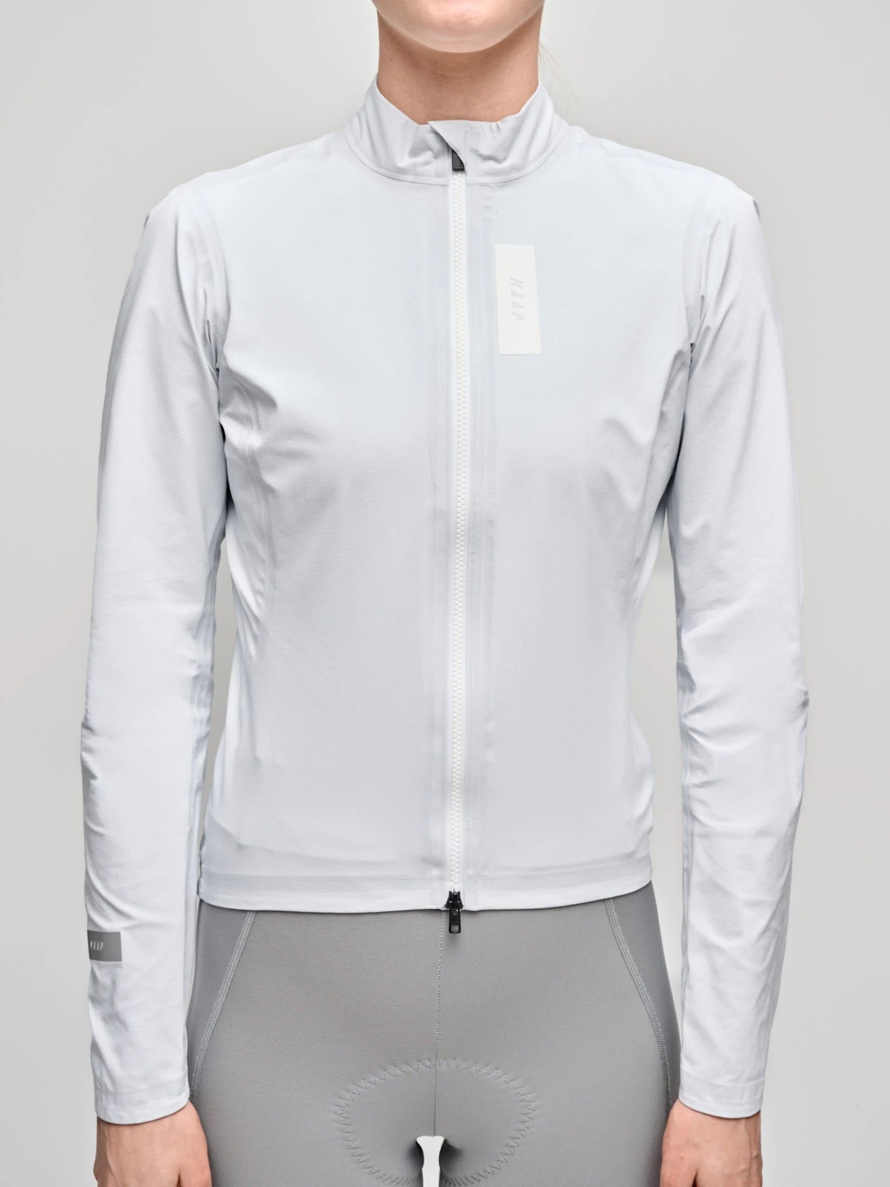 MPWJA220825_WHIT.Womens_20Atmos_20Jacket_PDP_02.jpg