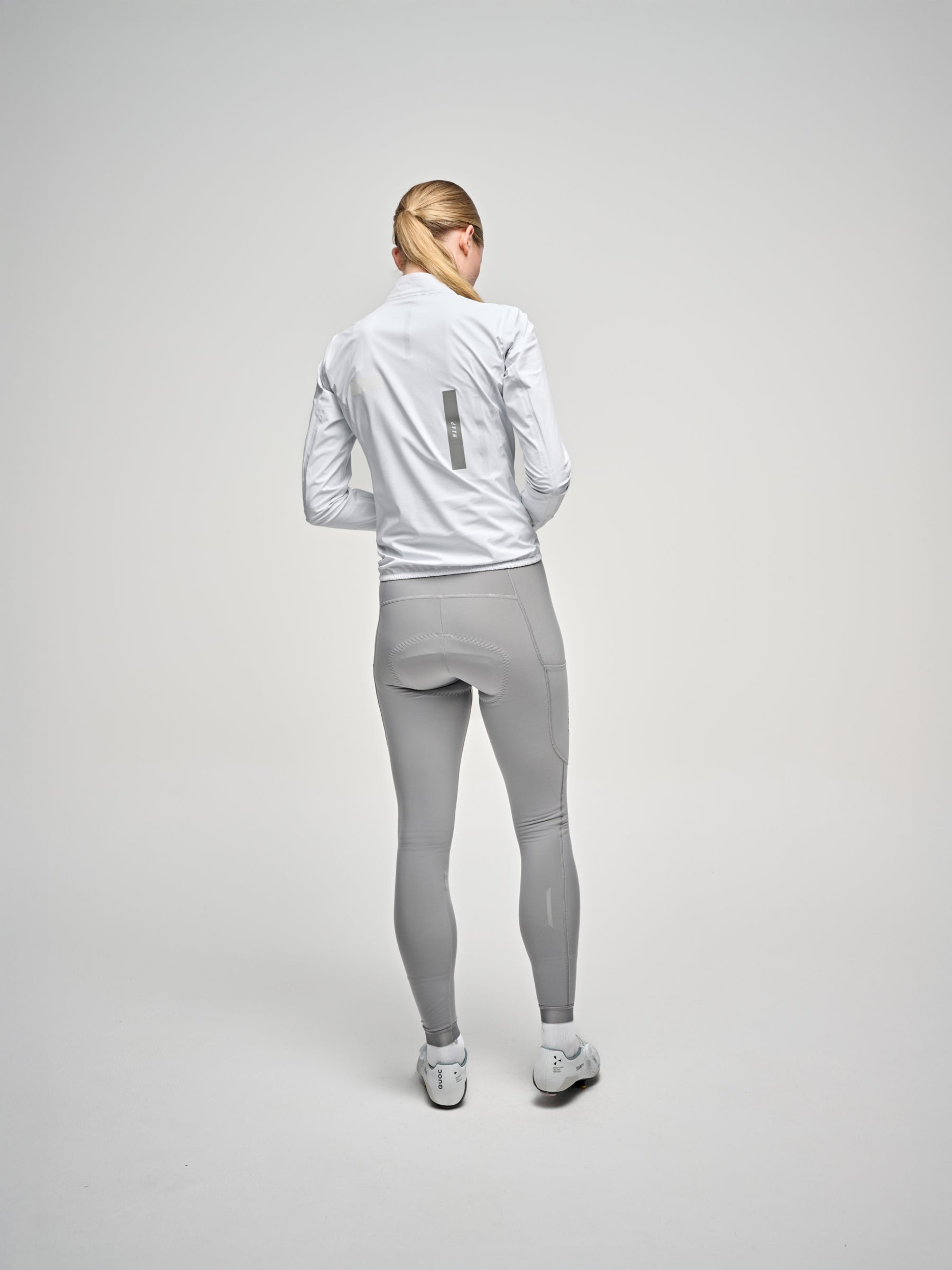 MPWJA220825_WHIT.Womens_20Atmos_20Jacket_PDP_03.jpg
