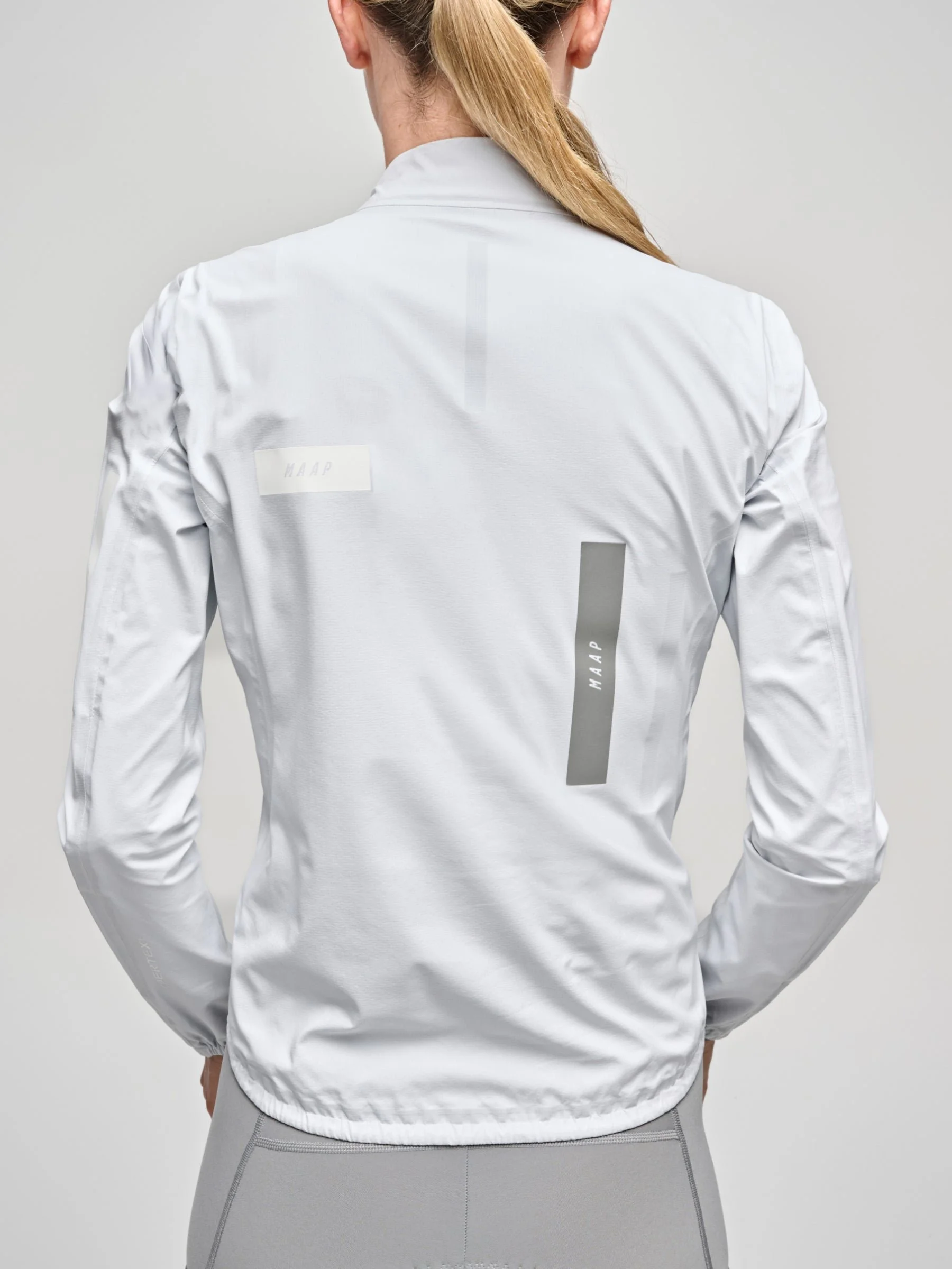 MPWJA220825_WHIT.Womens_20Atmos_20Jacket_PDP_05.jpg