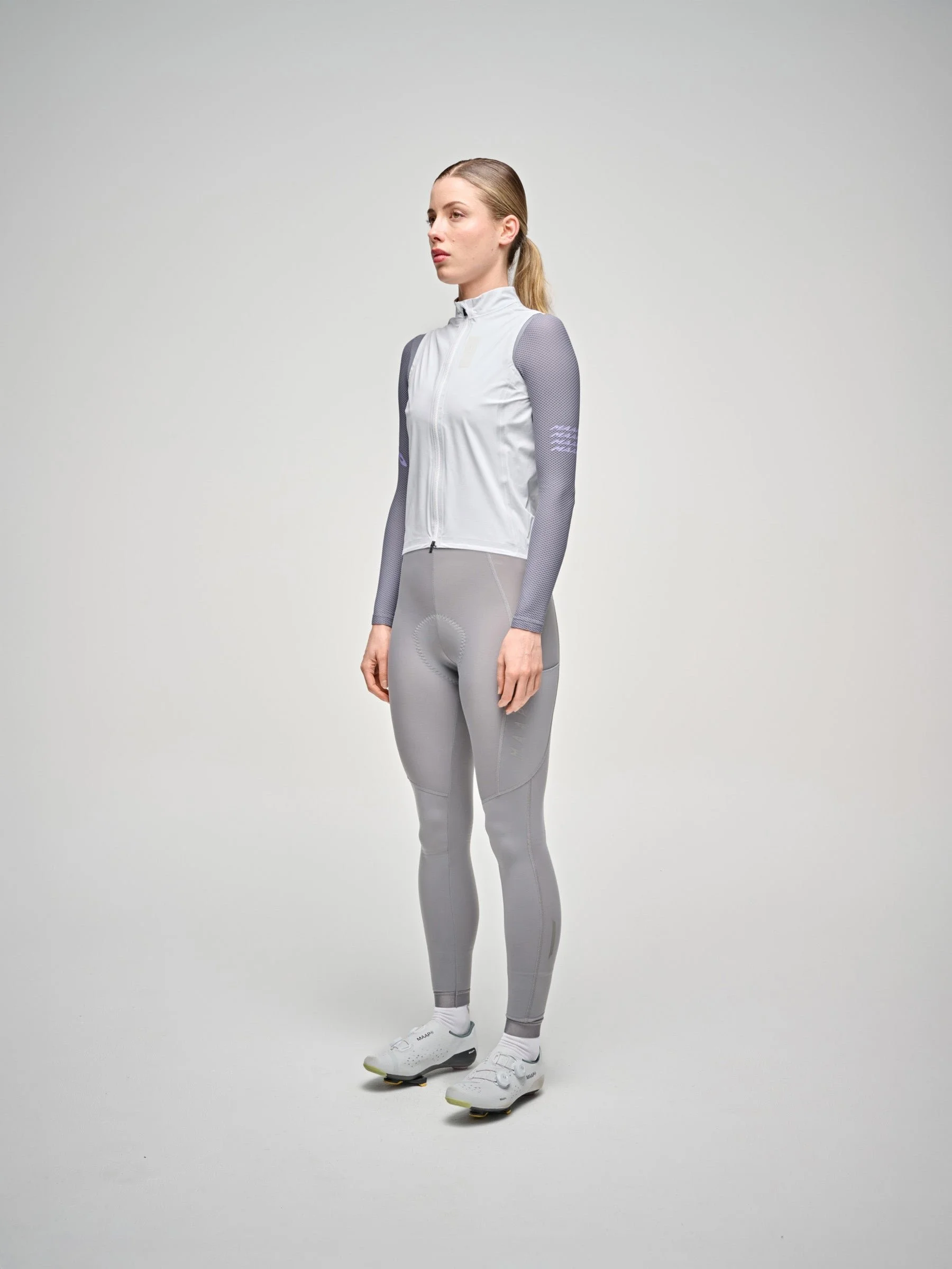 MPWVE210825_WHIT.Womens_20Atmos_20Vest_PDP_01.jpg