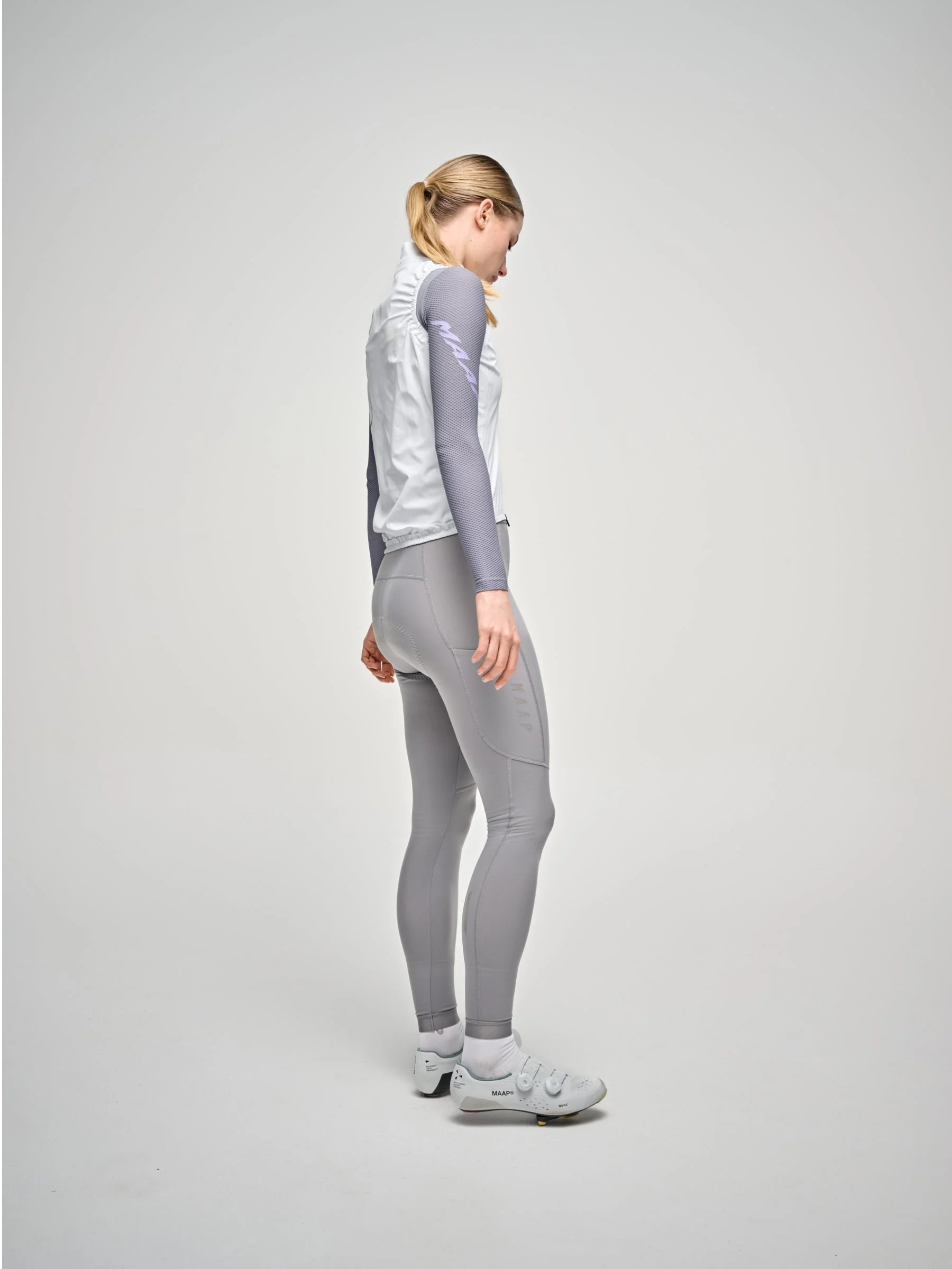 MPWVE210825_WHIT.Womens_20Atmos_20Vest_PDP_03.jpg