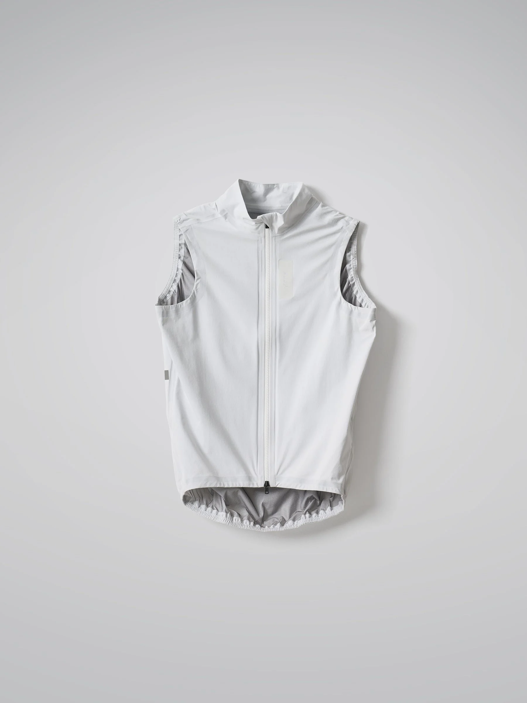 MPWVE210825_WHIT.Womens_20Atmos_20Vest_PDP_07.jpg
