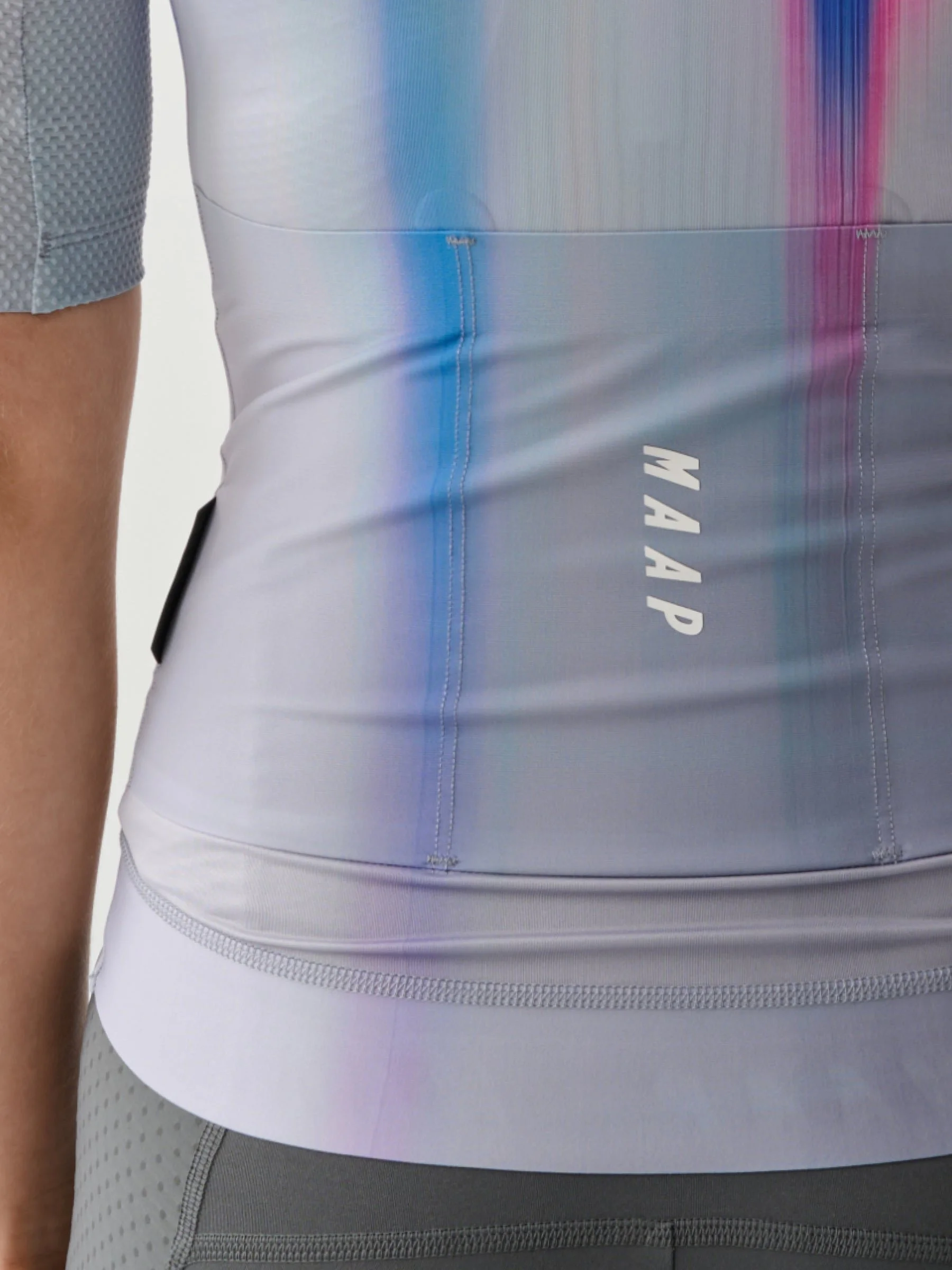 MPWJE250625_GMBLWomen_s_20Solar_20Pro_20Race_20Jersey_PDP_FEATURE_06.jpg