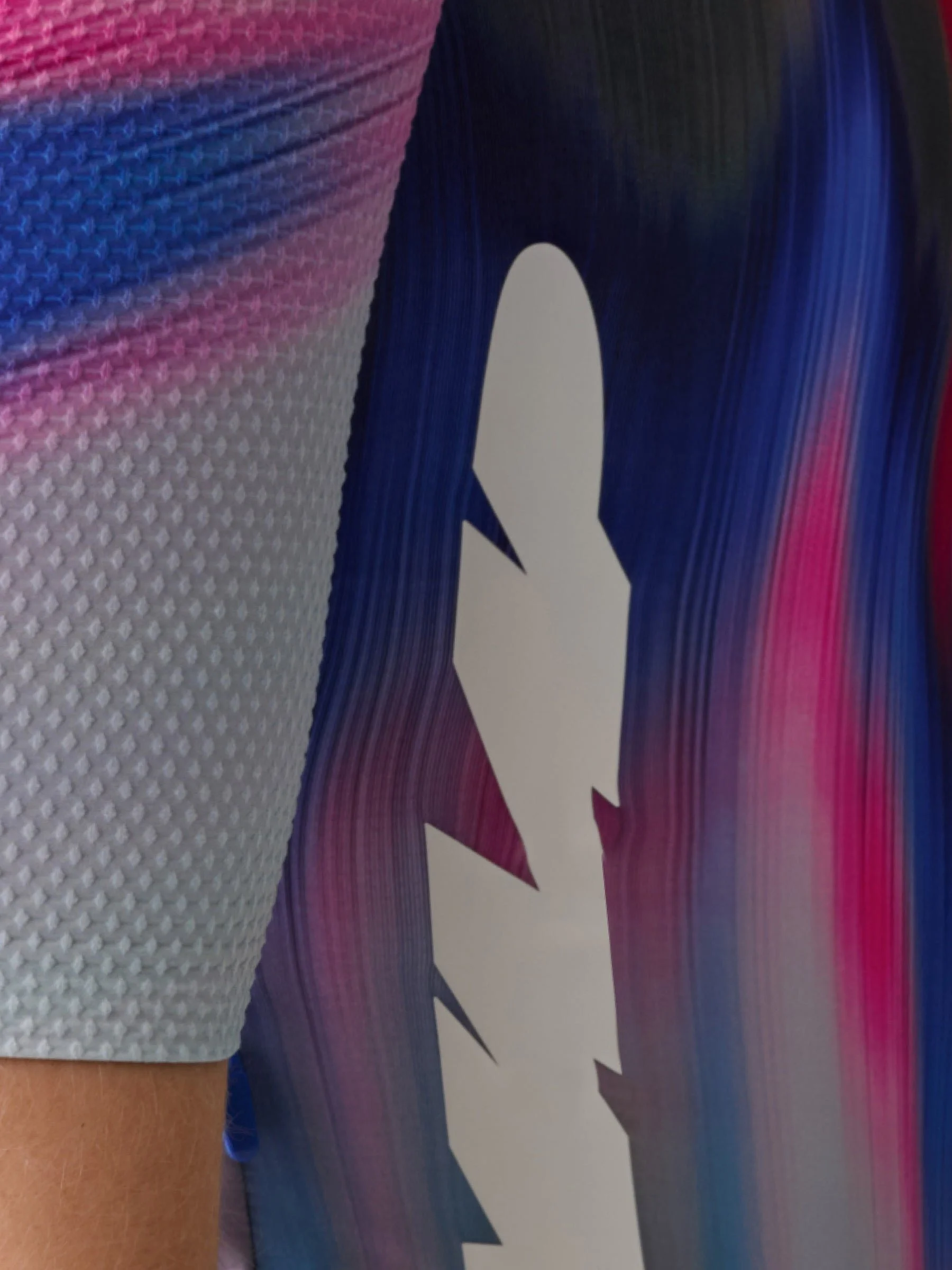 MPWJE250625_GMBLWomen_s_20Solar_20Pro_20Race_20Jersey_PDP_FEATURE_07.jpg