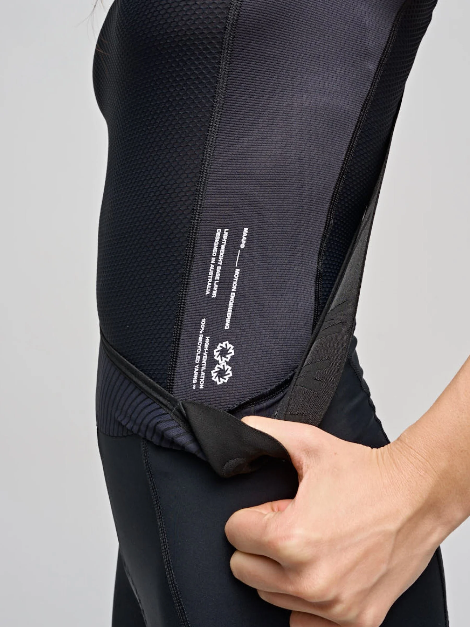 MPWBL250225_BLAK.Women_27s_20Team_20Mesh_20Base_20Layer_PDP_04.jpg