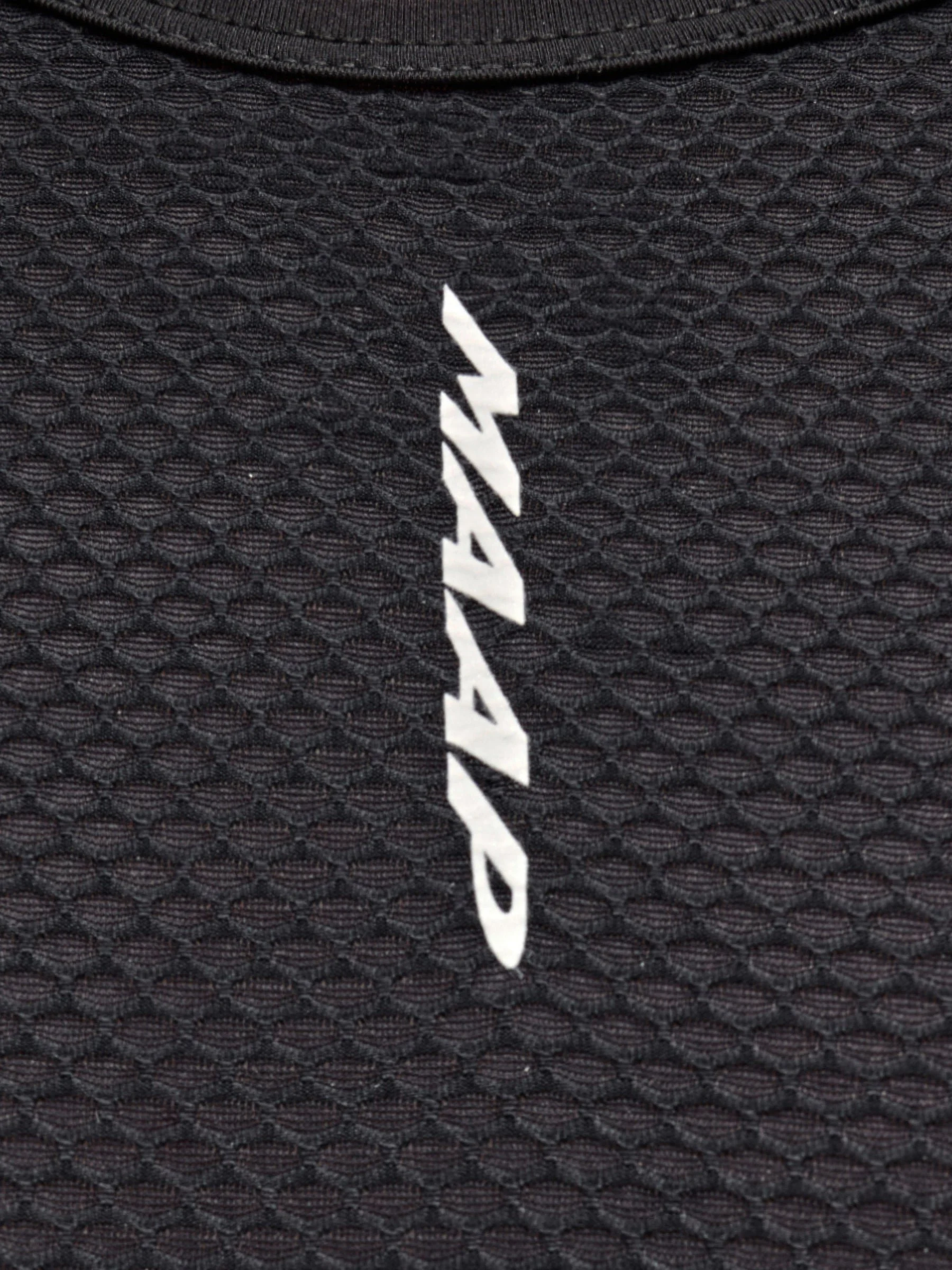 MPWBL250225_BLAK.Women_27s_20Team_20Mesh_20Base_20Layer_PDP_Feature_01.jpg