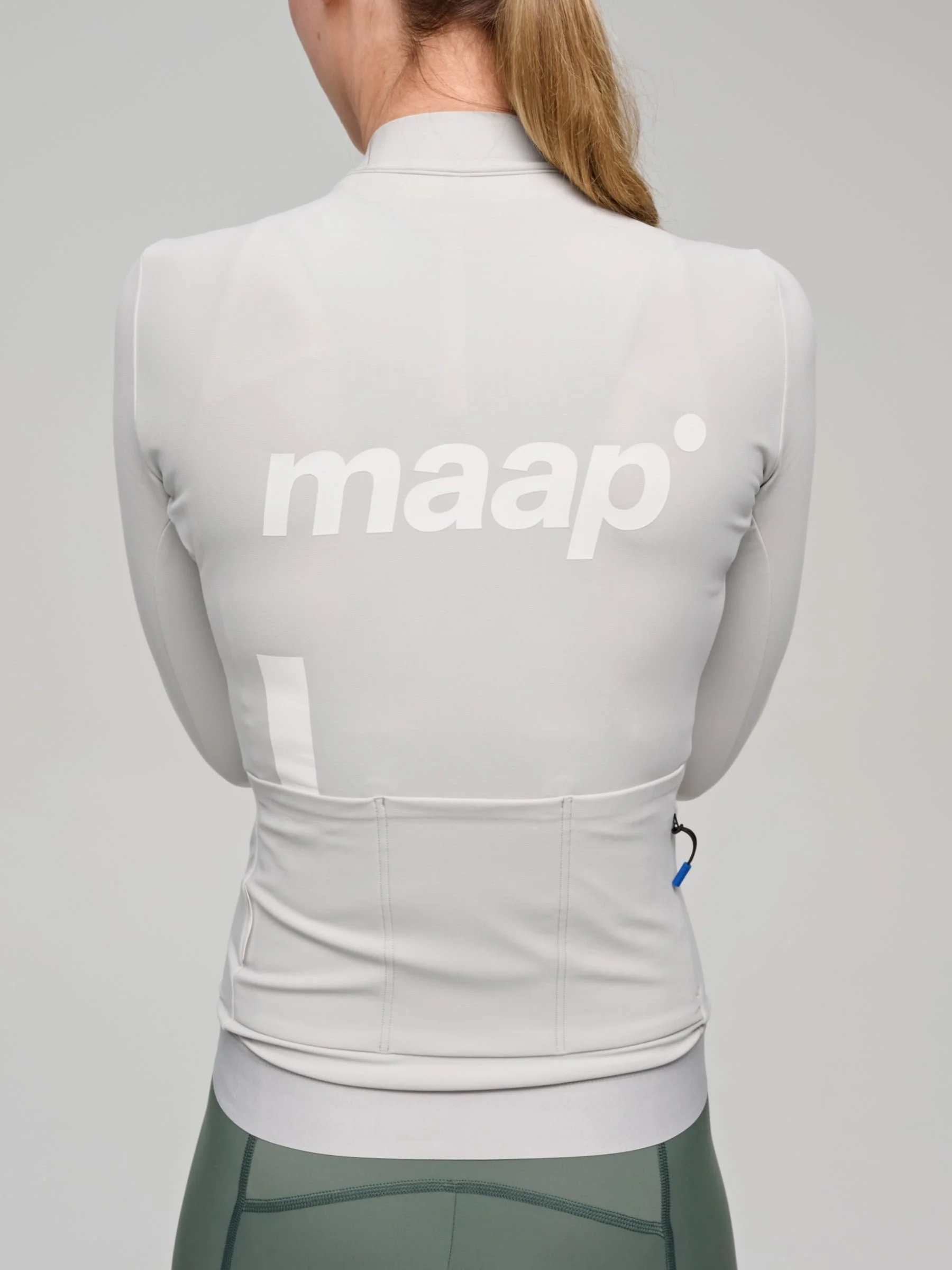 MPWLS211925_GLCR.Women_sTrainingThermalLSJersey_PDP_02.jpg