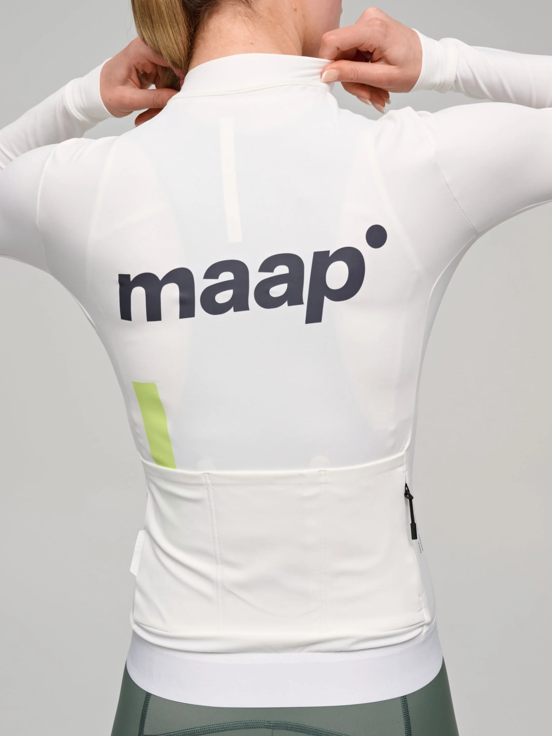 MPWLS211925_WHIT.Women_sTrainingThermalLSJersey_PDP_05.jpg
